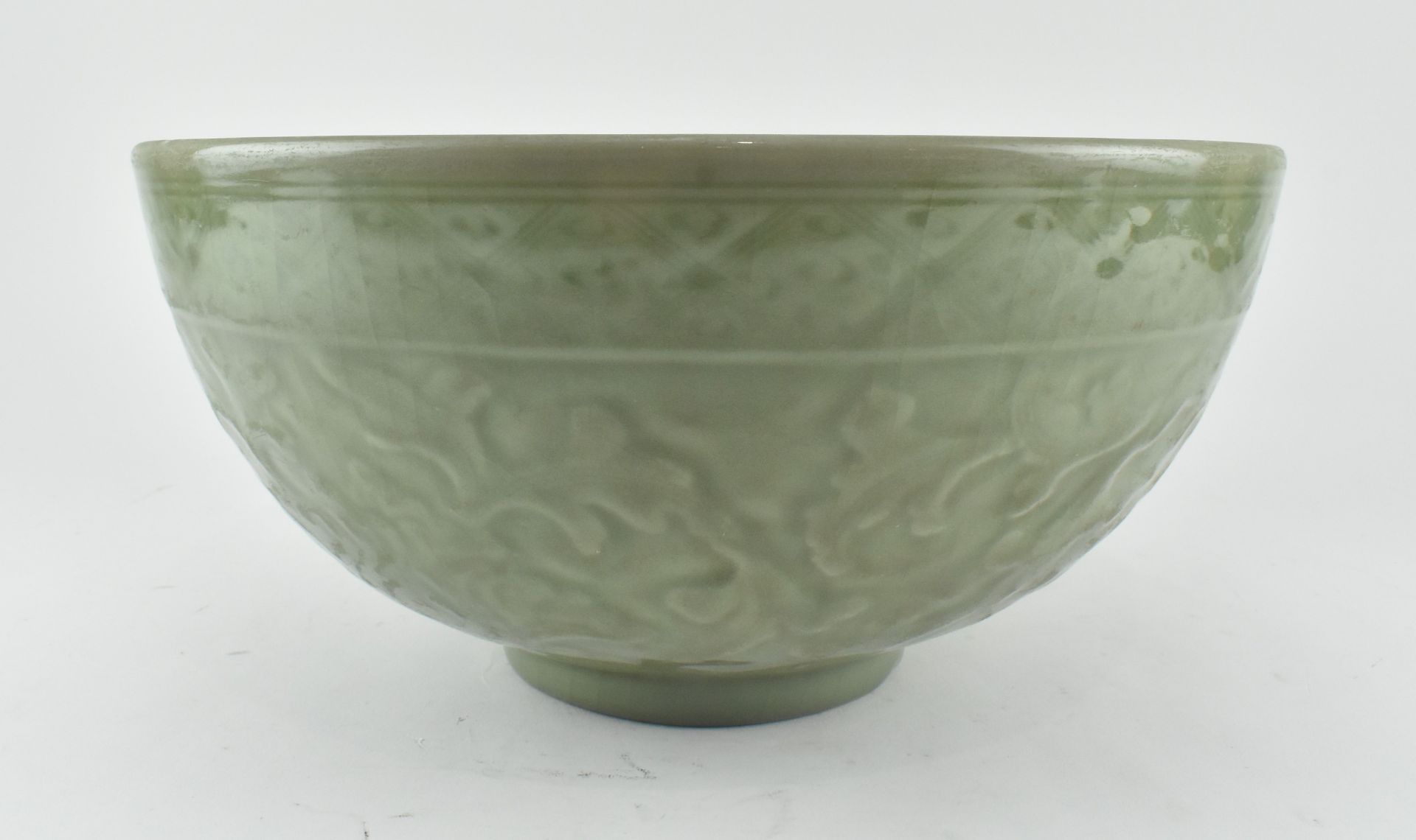 LARGE LONGQUAN CELADON BOWL 龙泉青釉大碗 - Image 2 of 8