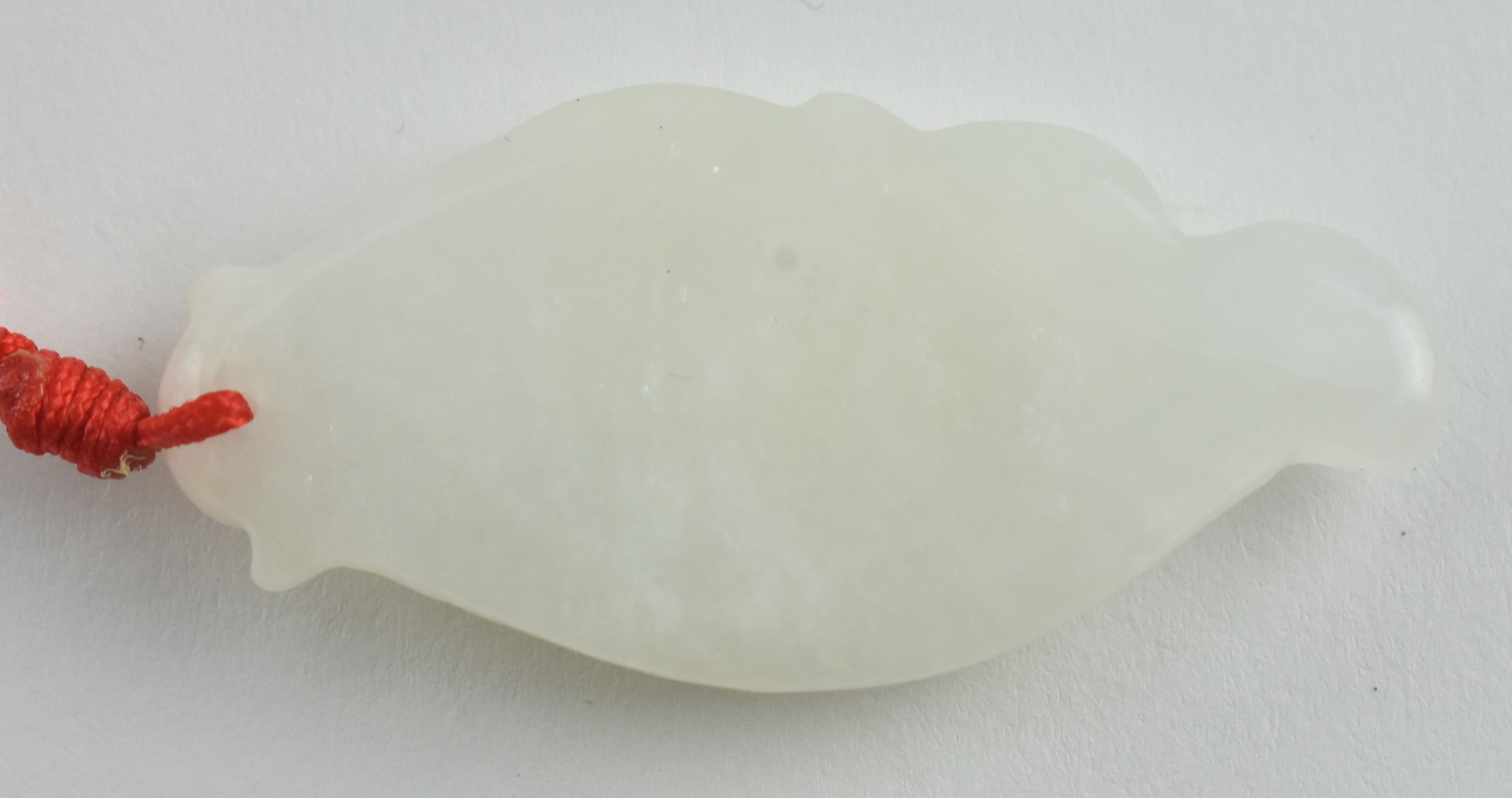 HETIAN WHITE JADE HAND CARVED FISH PENDANT和田玉鱼跃龙门玉佩 - Image 3 of 5