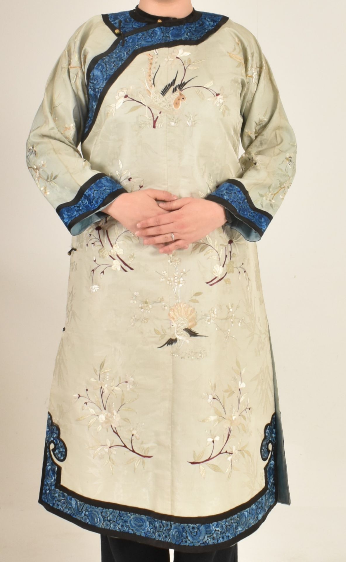 CHINESE HAND EMBROIDERED CHEONGSAM DRESS 锦雀凤凰绣花旗袍 - Image 11 of 14