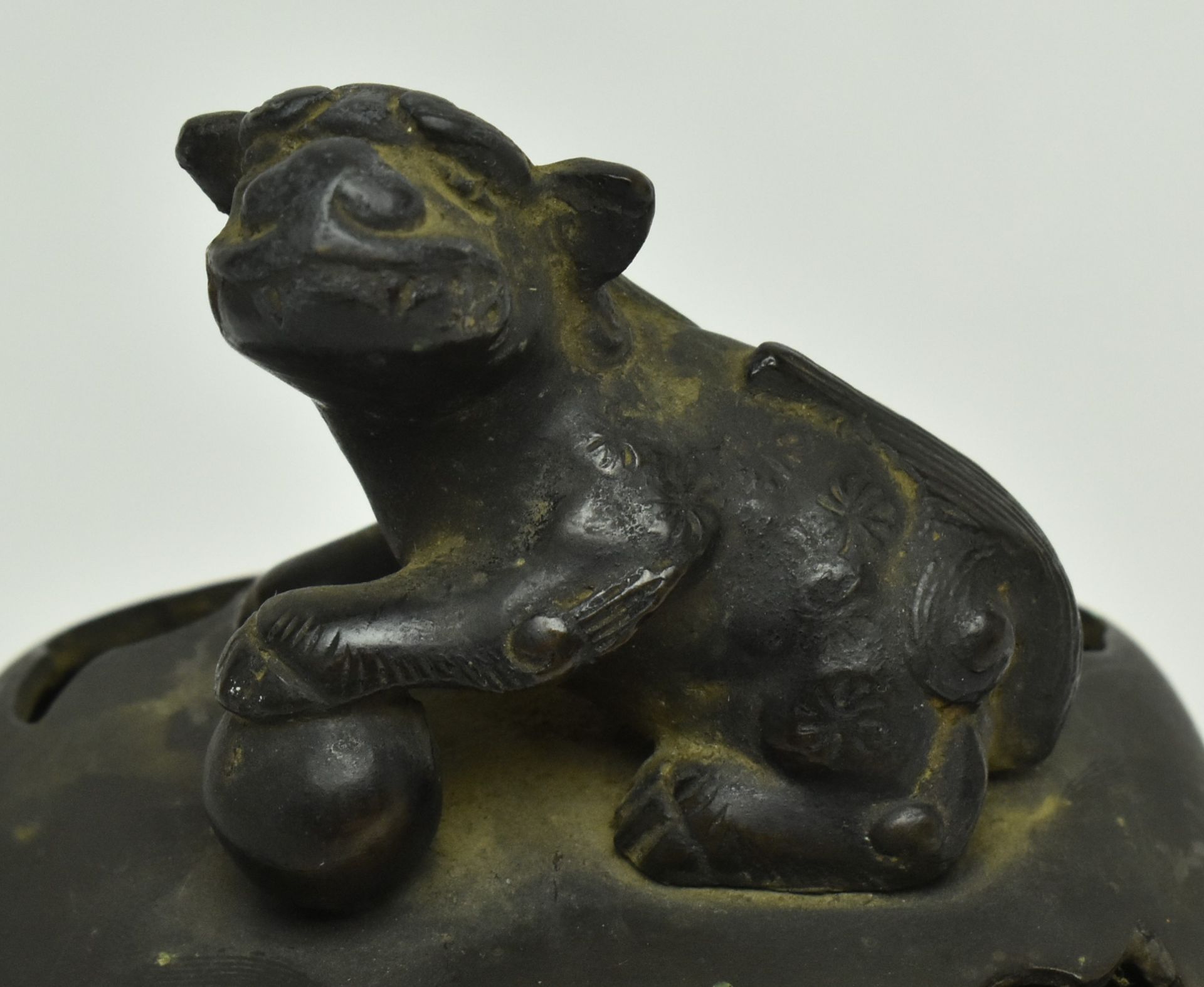 POSSIBLY MING OR LATER BRONZE CENSER COVER 铜香炉 - Image 3 of 7