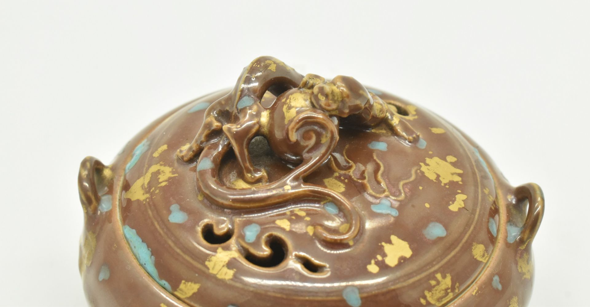 QIANLONG CERAMIC BRONZE GLAZED TRIPOD CENSER 乾隆款仿古铜釉熏炉 - Image 4 of 6