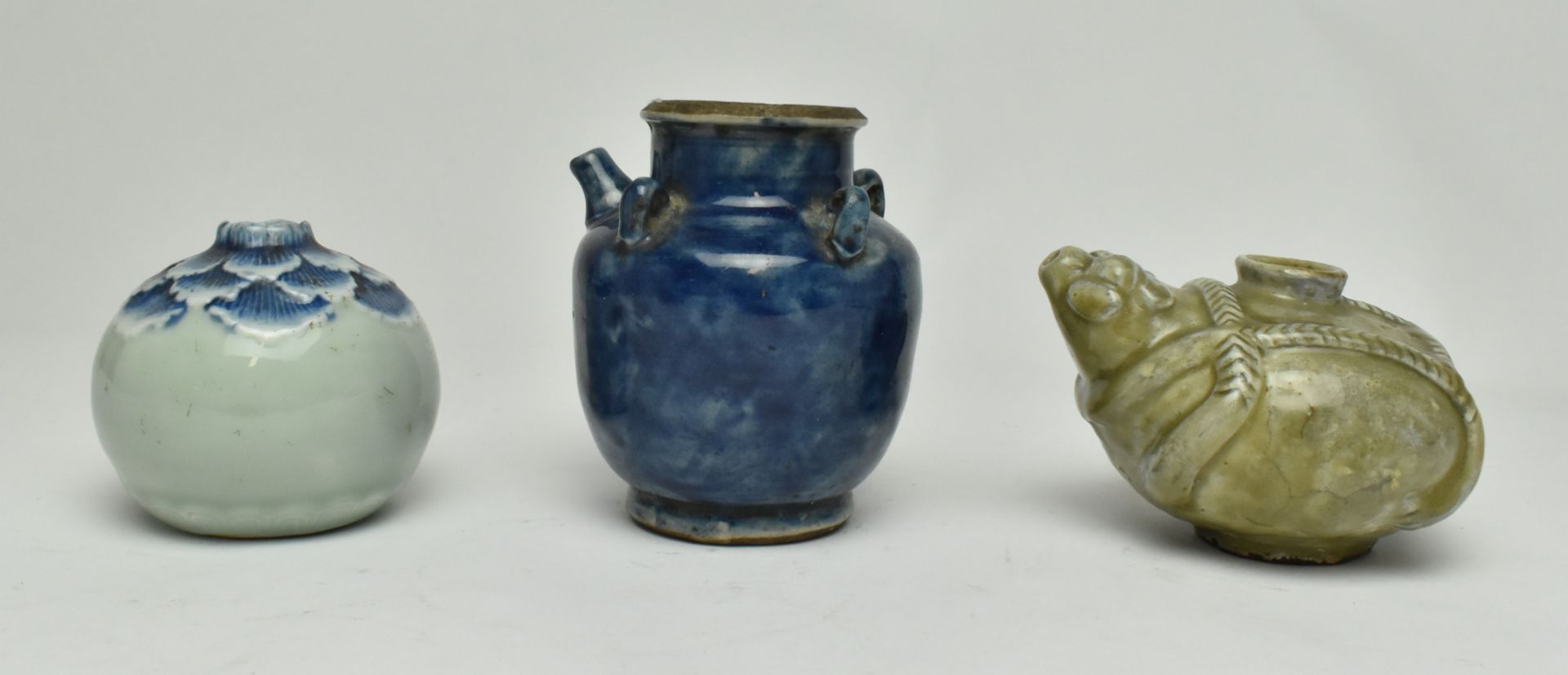 THREE QING DYNASTY AND LATER WATER DROPPER POT 清和以后水滴三个