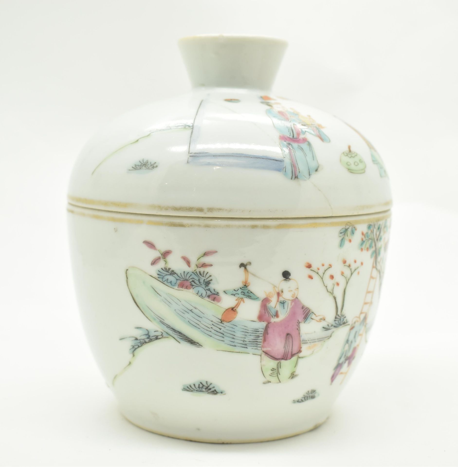 QING TONGZHI FAMILLE ROSE JAR WITH LID 清 同治粉彩盖罐 - Bild 5 aus 10