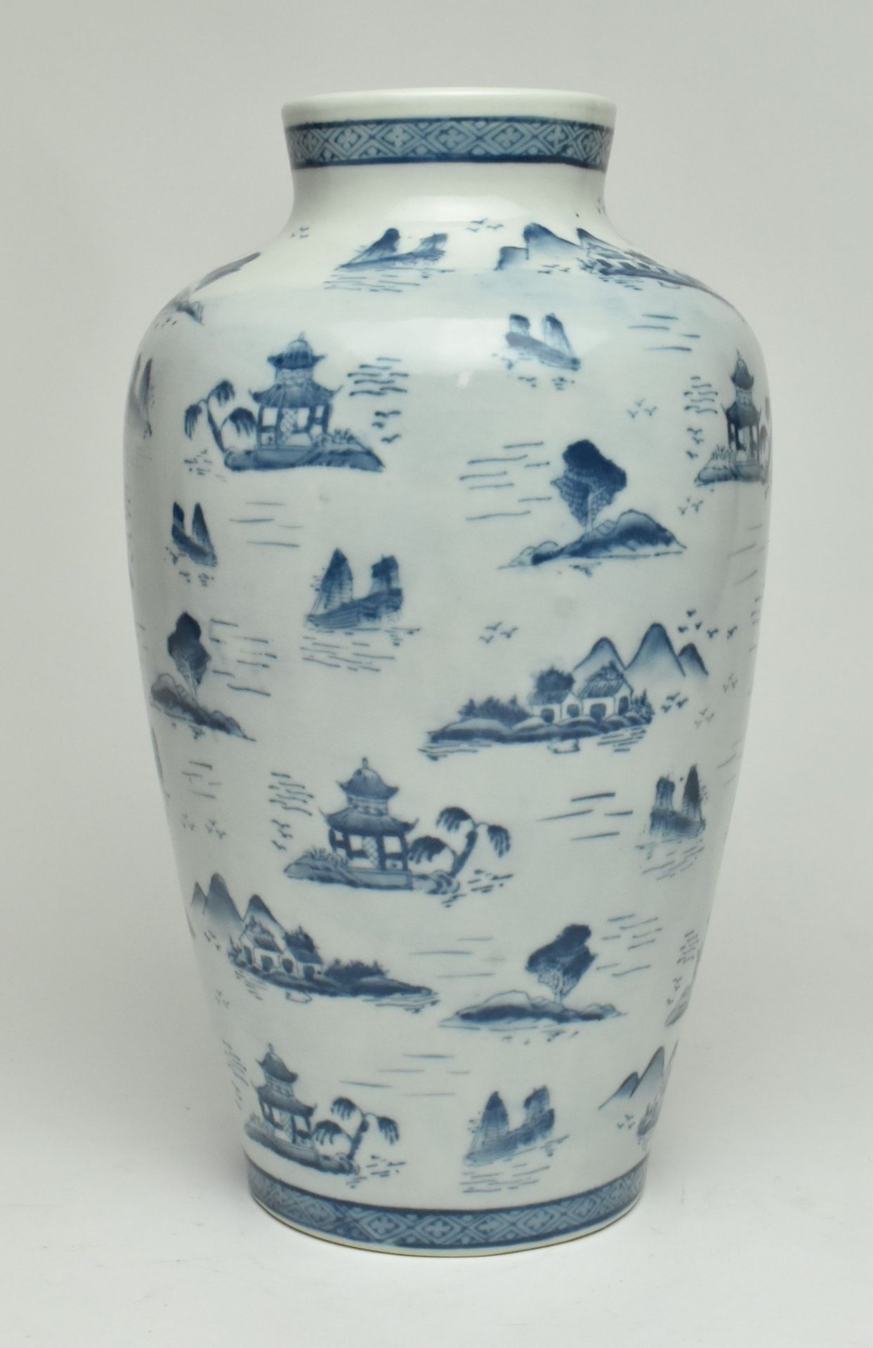 REPUBLIC PERIOD BLUE AND WHITE LANDSCAPE VASE 民国青花山水瓶