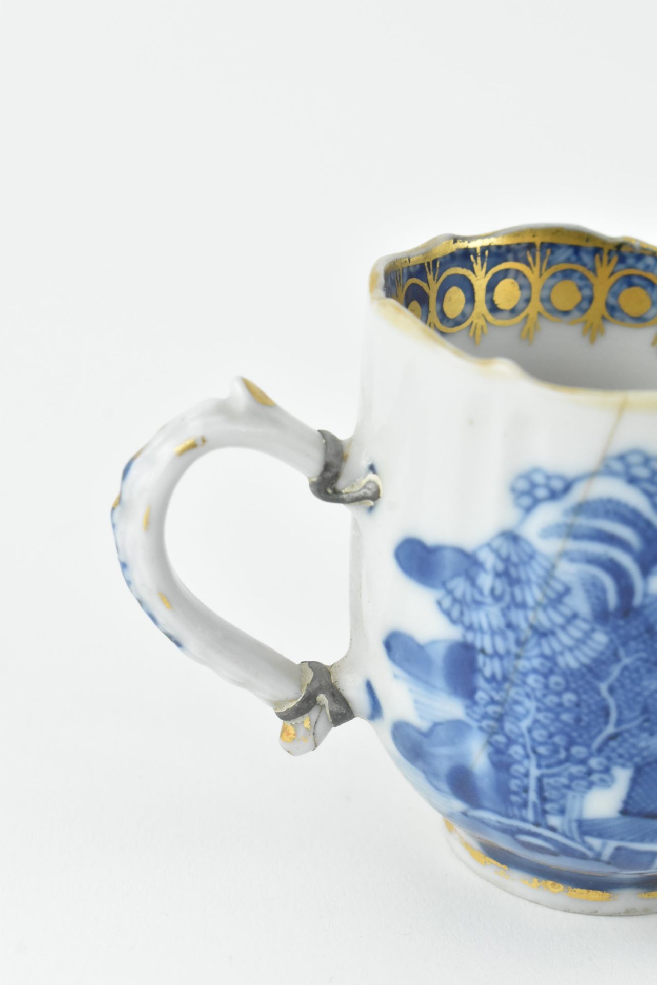 THREE 18/19TH CENTURY CHINESE BLUE AND WHITE CUPS 清 青花山水杯 - Image 5 of 9