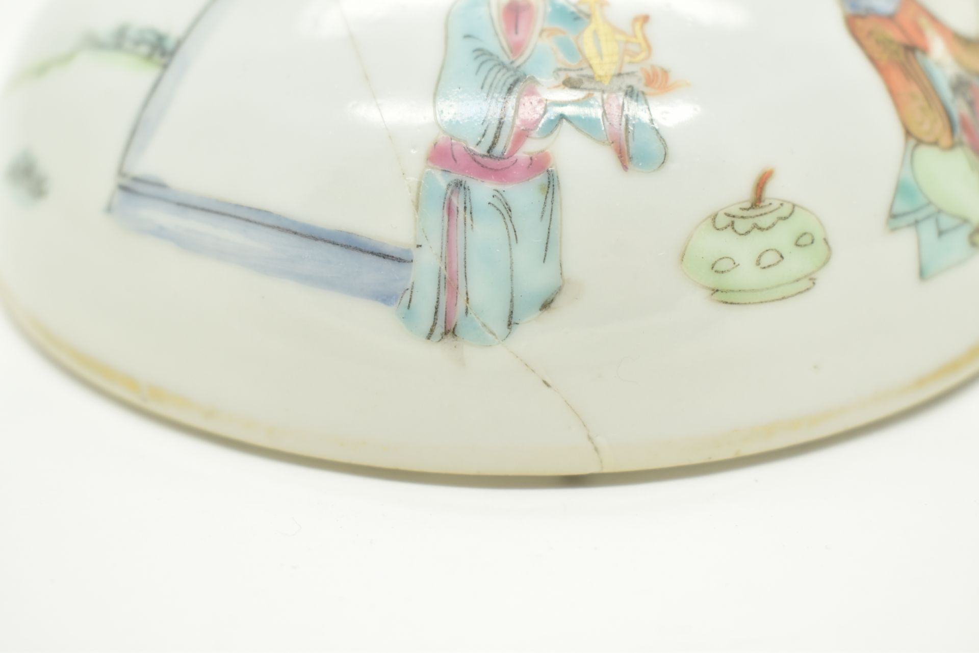 QING TONGZHI FAMILLE ROSE JAR WITH LID 清 同治粉彩盖罐 - Image 10 of 10