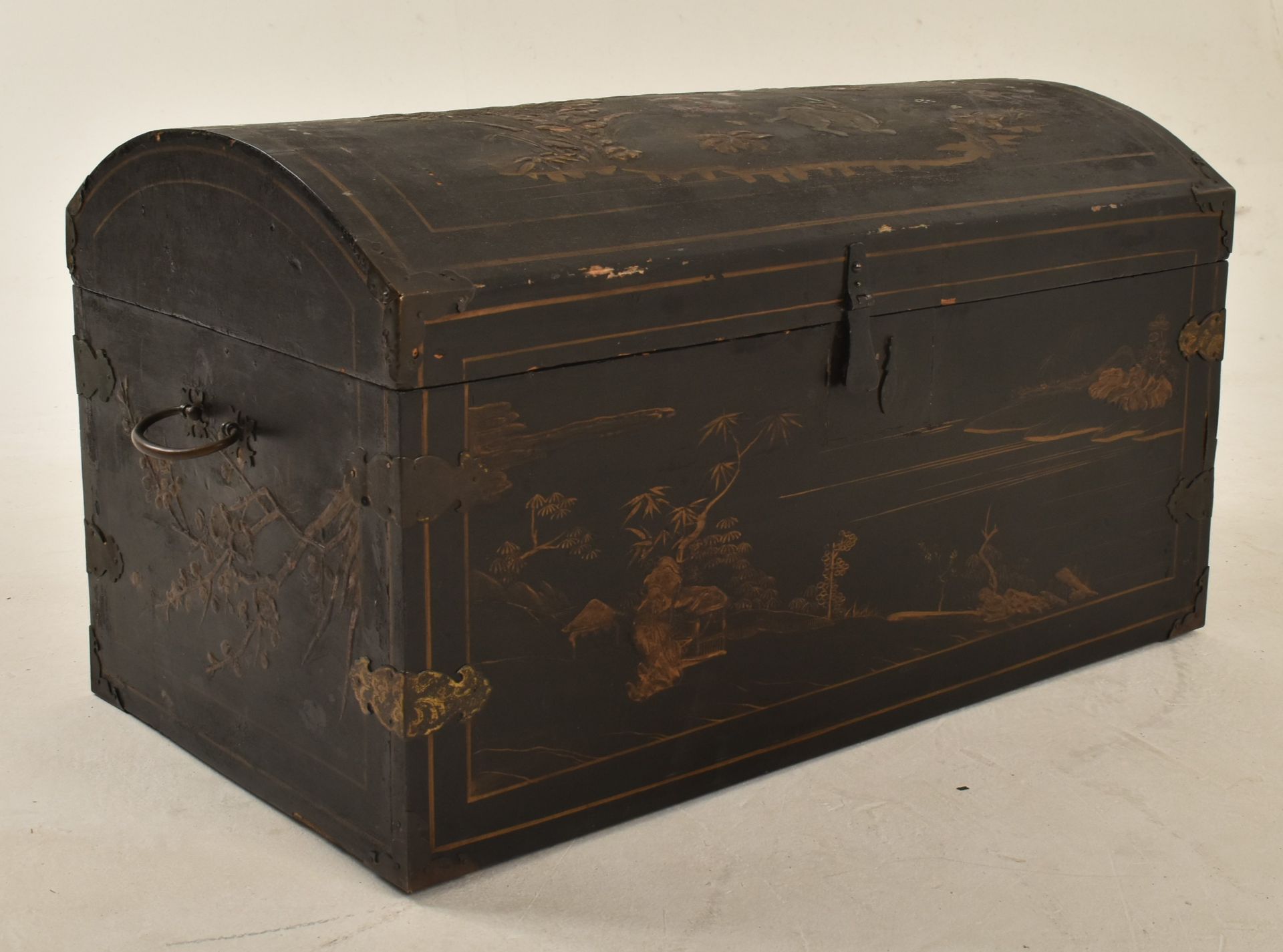 QING DYNASTY WOODEN LACQUERED STORAGE CHEST 清 富贵木宝箱