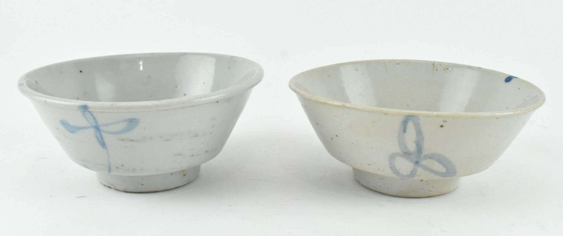 TWO ZHANGZHOU SWATOW WARE BLUE AND WHITE BOWLS 汕头碗两个 - Image 3 of 7
