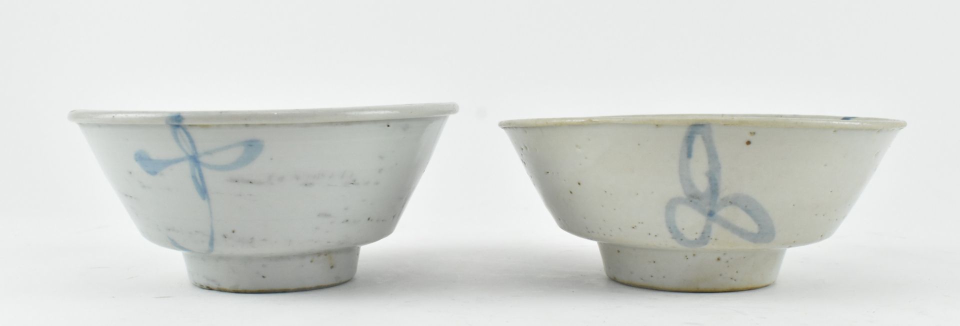TWO ZHANGZHOU SWATOW WARE BLUE AND WHITE BOWLS 汕头碗两个 - Image 2 of 7