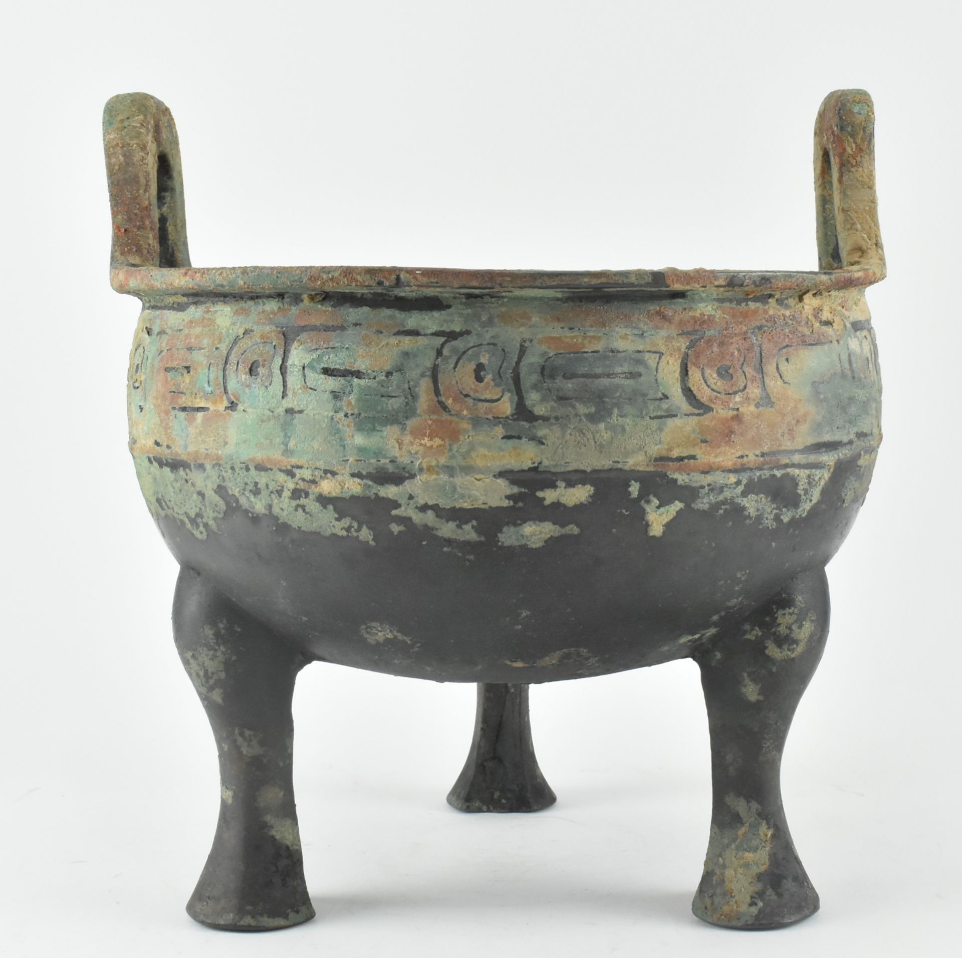 WESTERN ZHOU "RING MOTIF" BRONZE DING TRIPOD VESSEL 西周青铜鼎