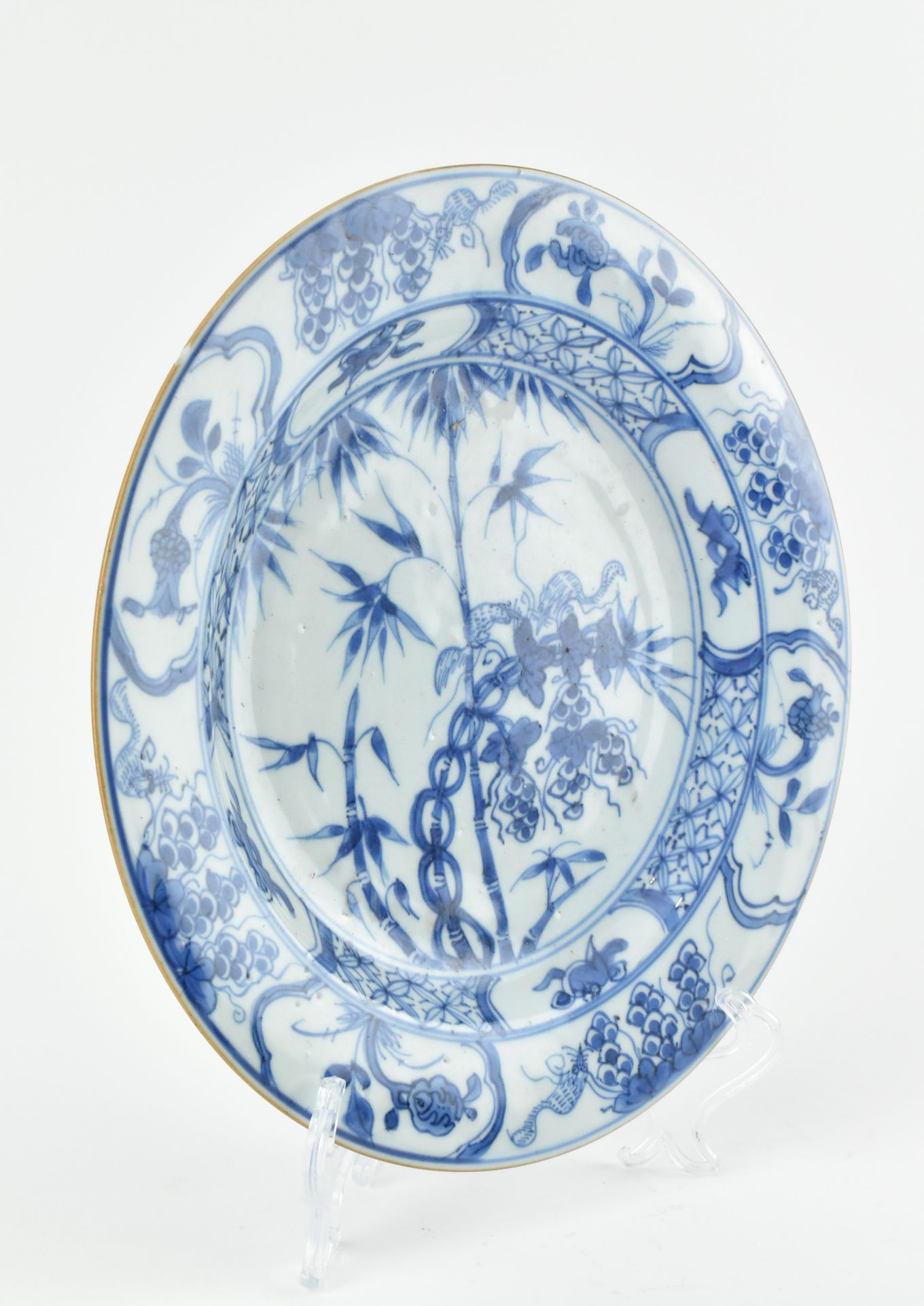 QING DYNASTY BLUE AND WHITE OGEE PLATE 清 青花花卉折腰盘 - Image 2 of 6