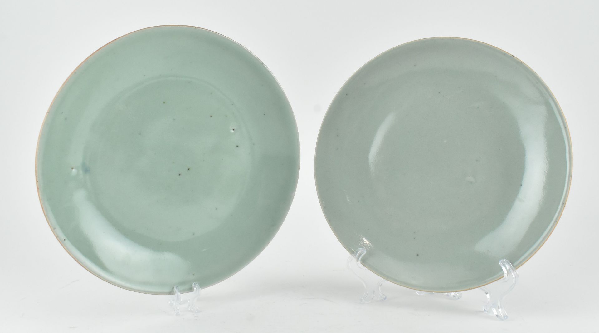 PAIR OF QING DYNASTY CELADON PLATES 清 青釉盘子一对 - Image 2 of 7