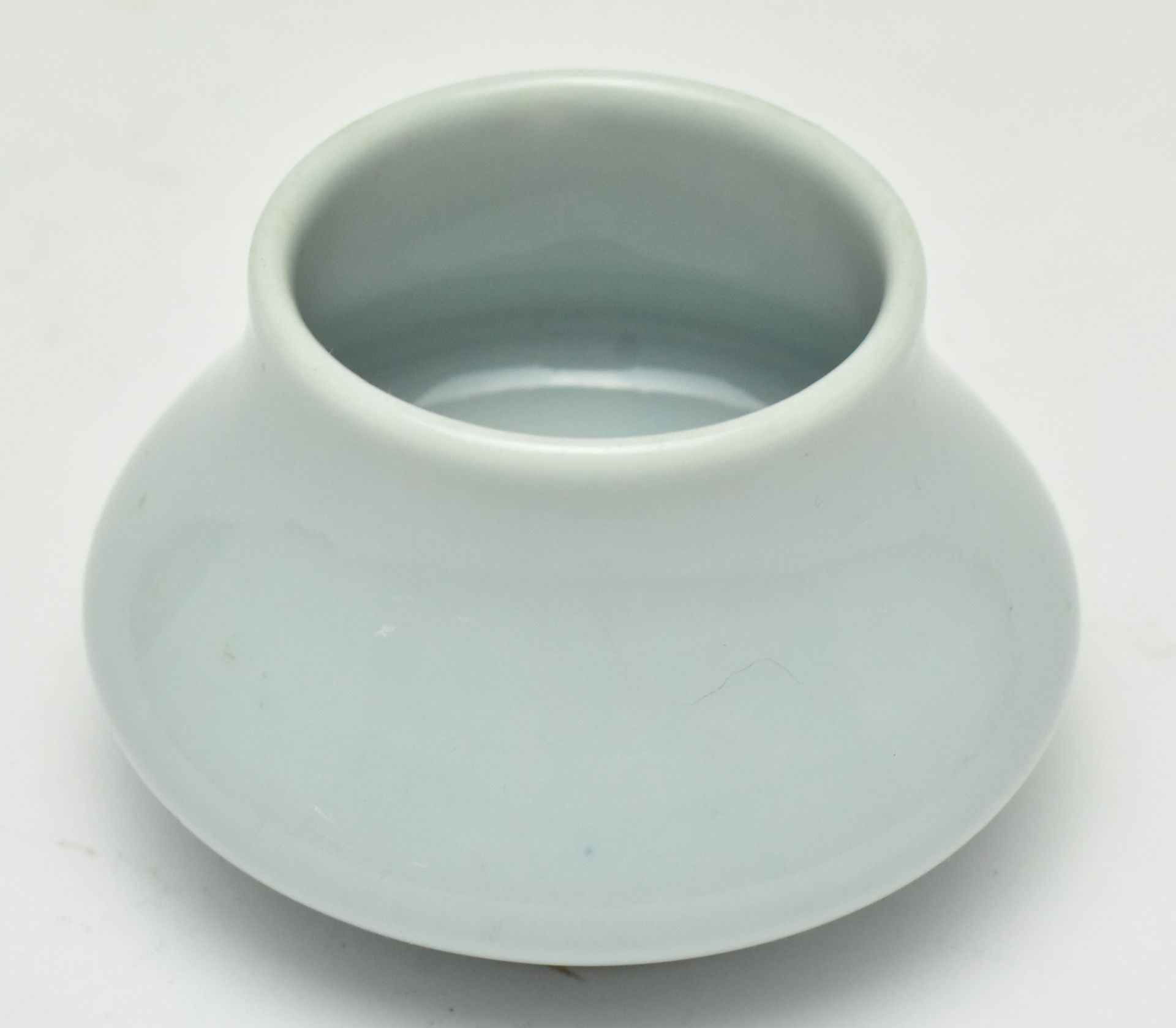 CELADON GLAZED WATER POT, QIANGLONG MARK 乾隆青釉水丞 - Image 2 of 5