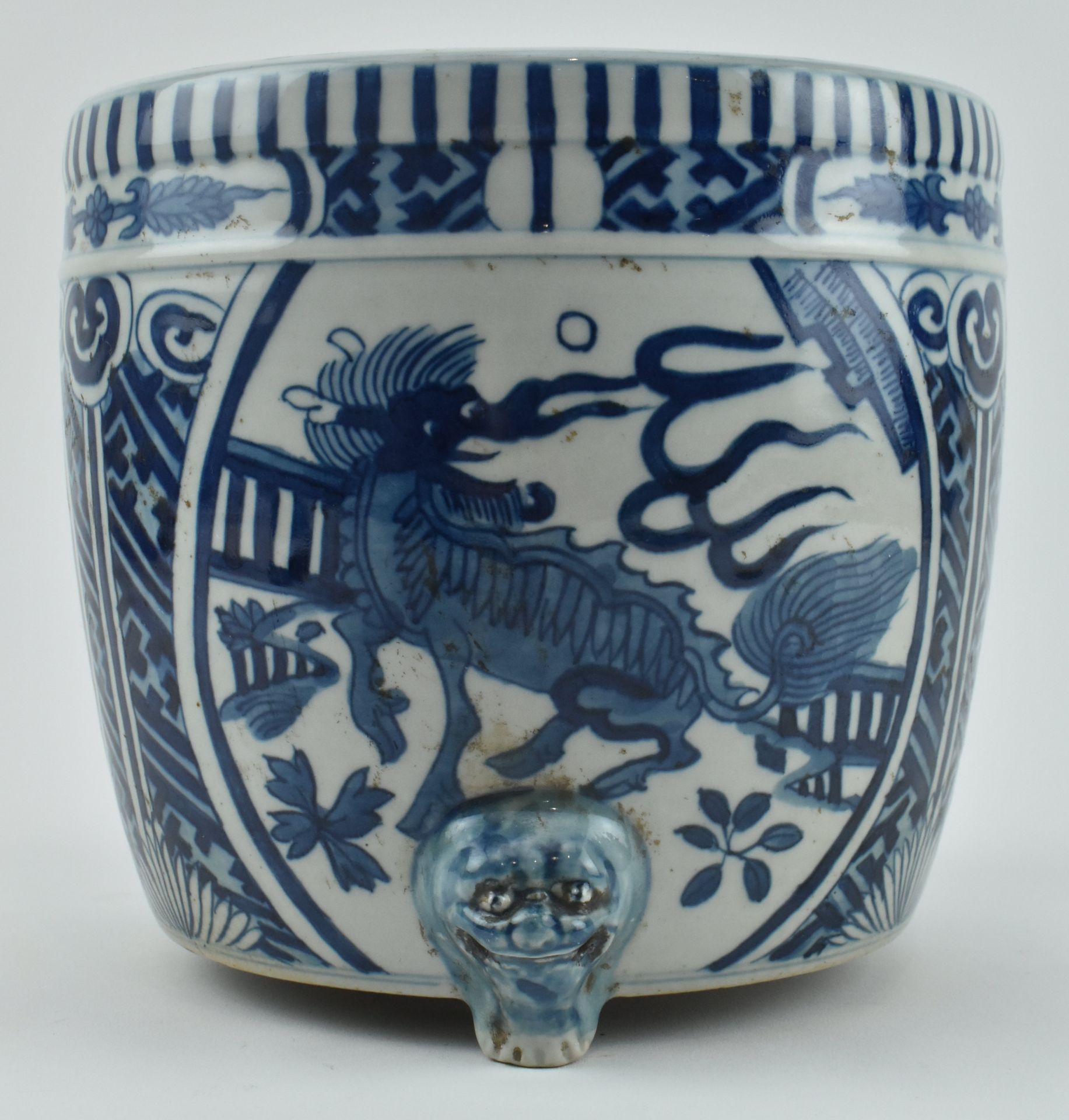 QING DYNASTY BLUE AND WHITE CENSER 清末 青花貔貅 香炉