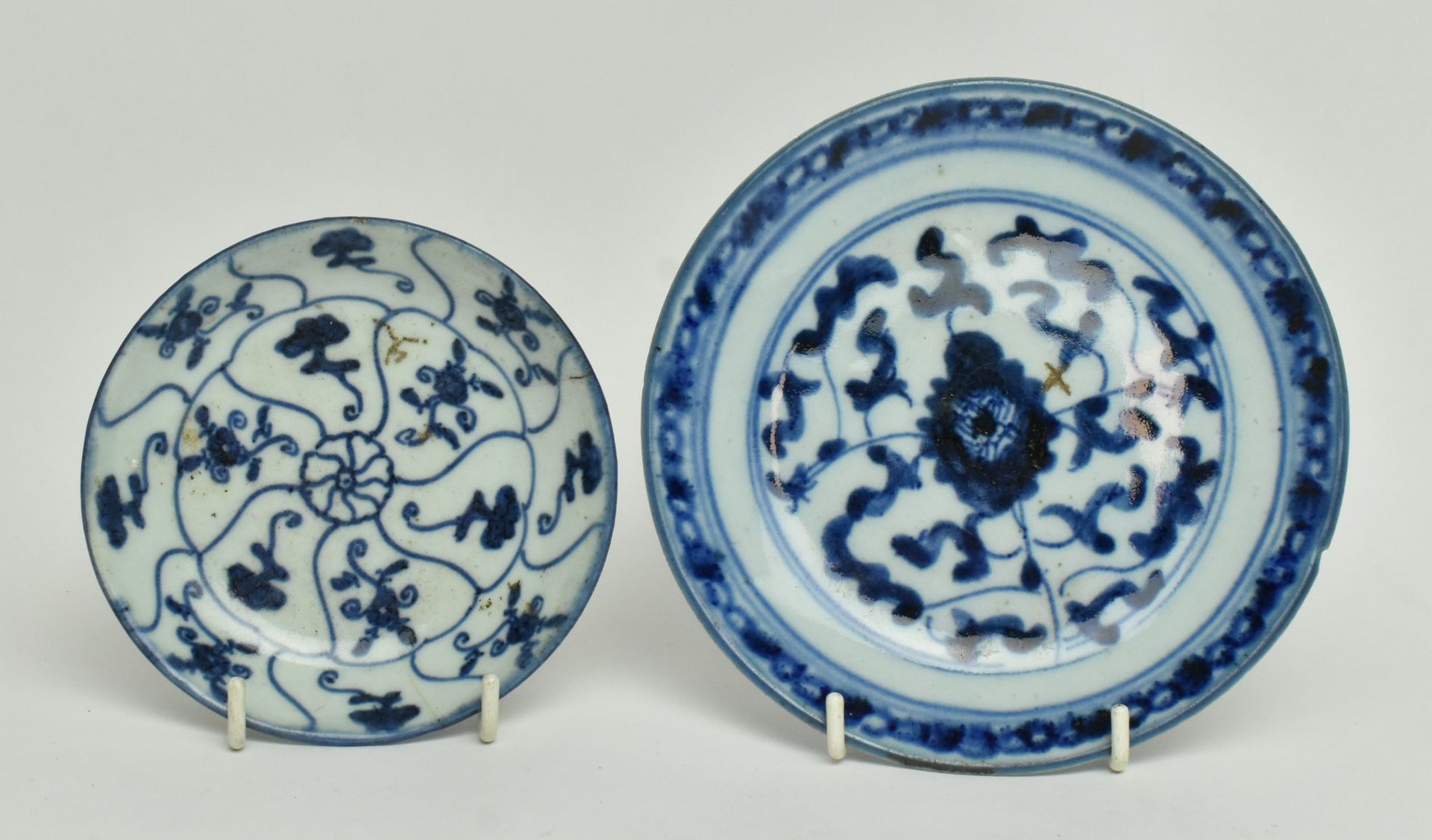 GROUP OF SIX BLUE AND WHITE EXPORT PLATES, QING DYNASTY - Image 4 of 7