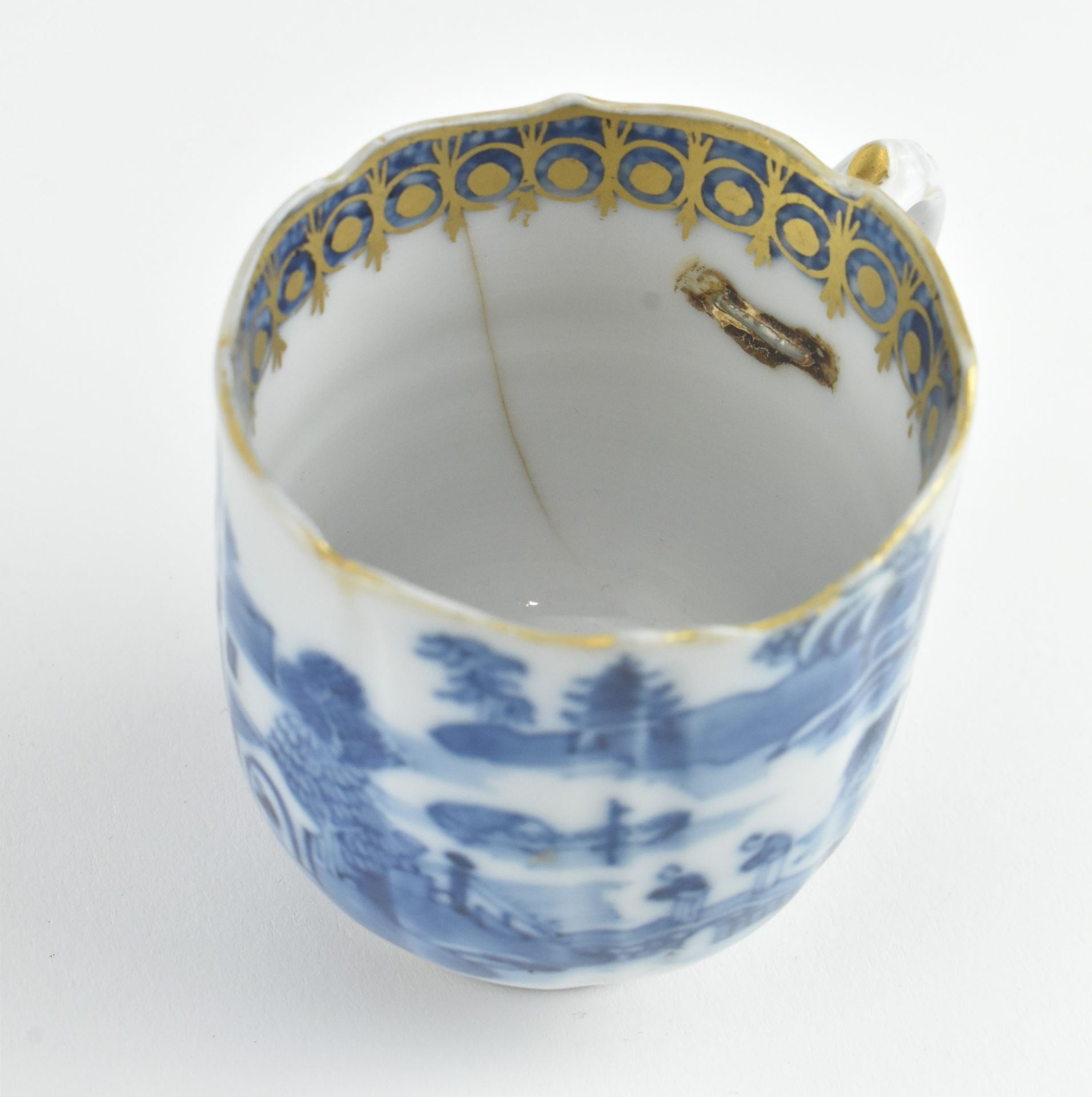 THREE 18/19TH CENTURY CHINESE BLUE AND WHITE CUPS 清 青花山水杯 - Image 8 of 9