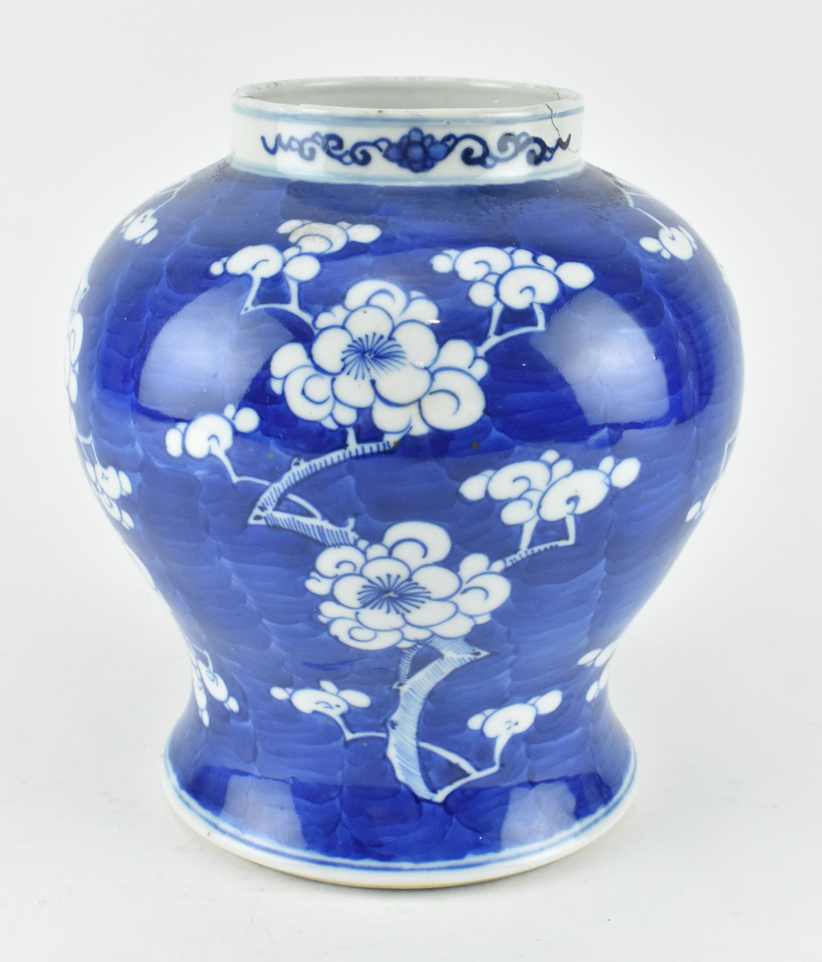 QING DYNASTY PRUNUS GINGER JAR 清 康熙款梅花罐 - Bild 2 aus 7