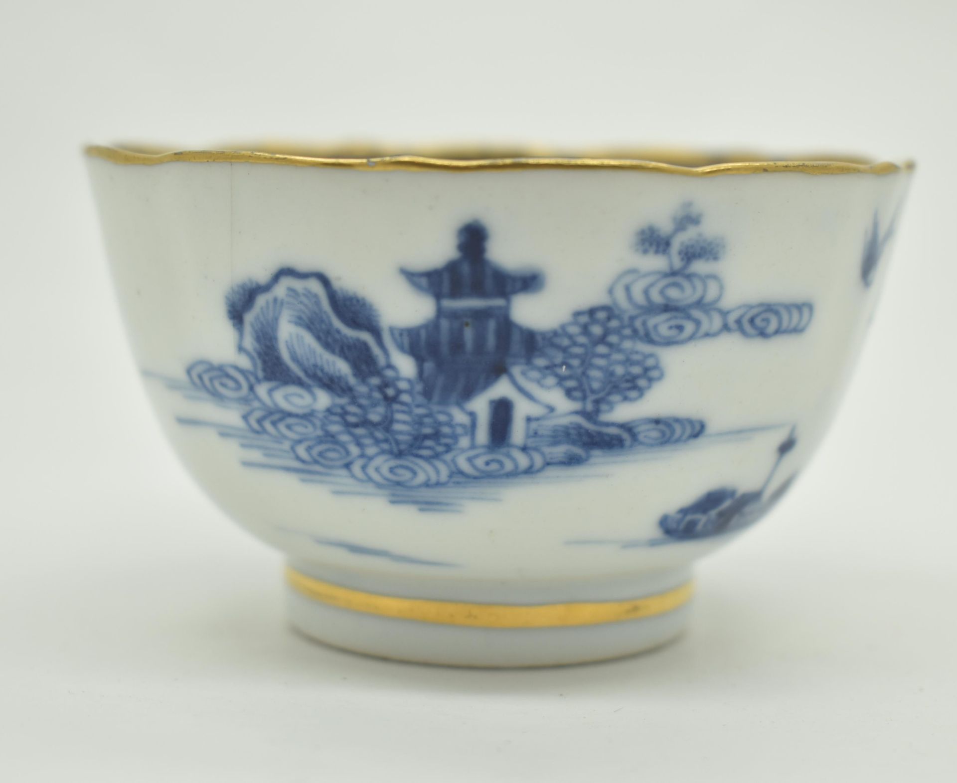 19TH CENTURY CHINESE GILT BLUE AND WHITE BOWL 清 青花山水碗 - Bild 3 aus 10