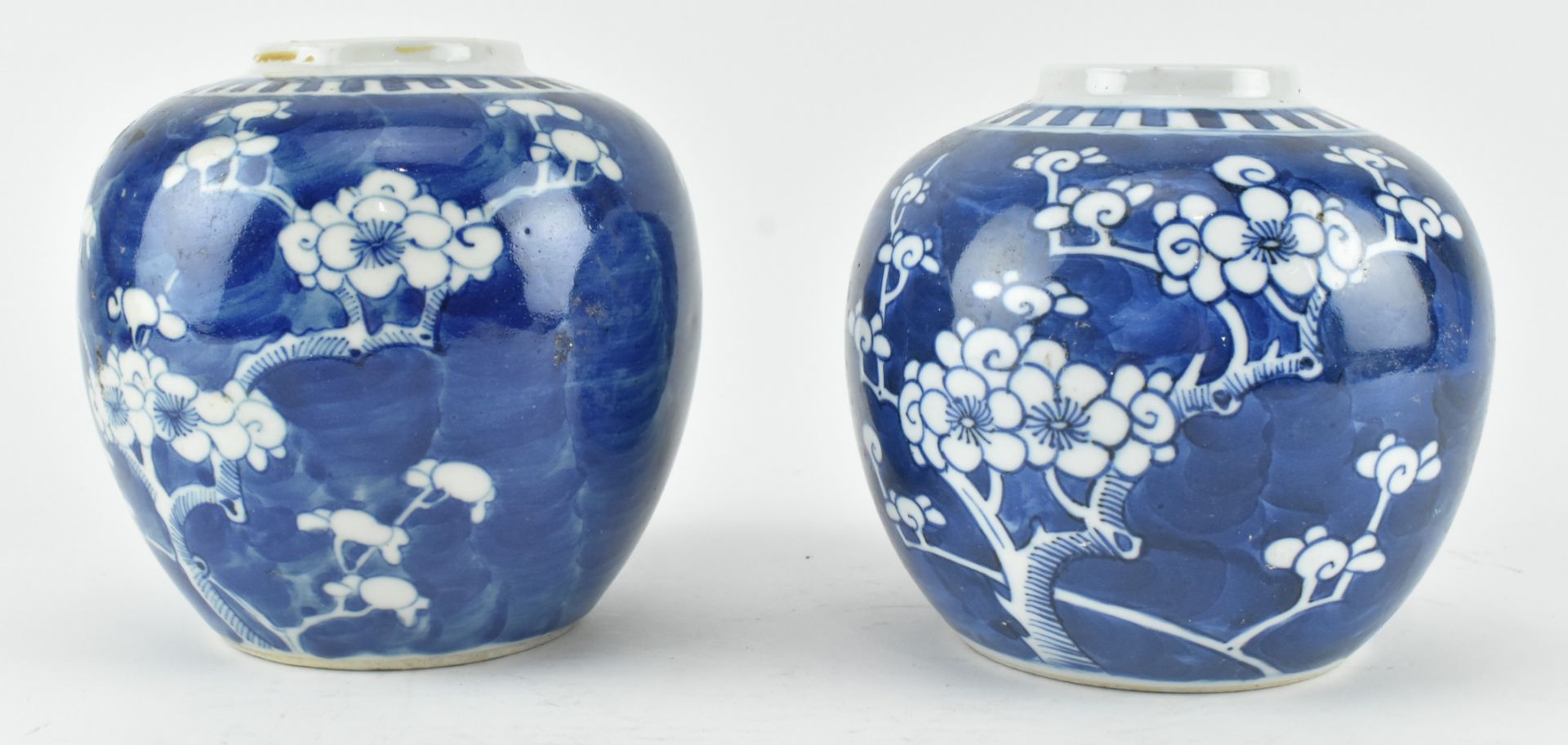 PAIR OF QING DYNASTY PRUNUS GINGER JARS 清 梅花罐 - Bild 2 aus 8