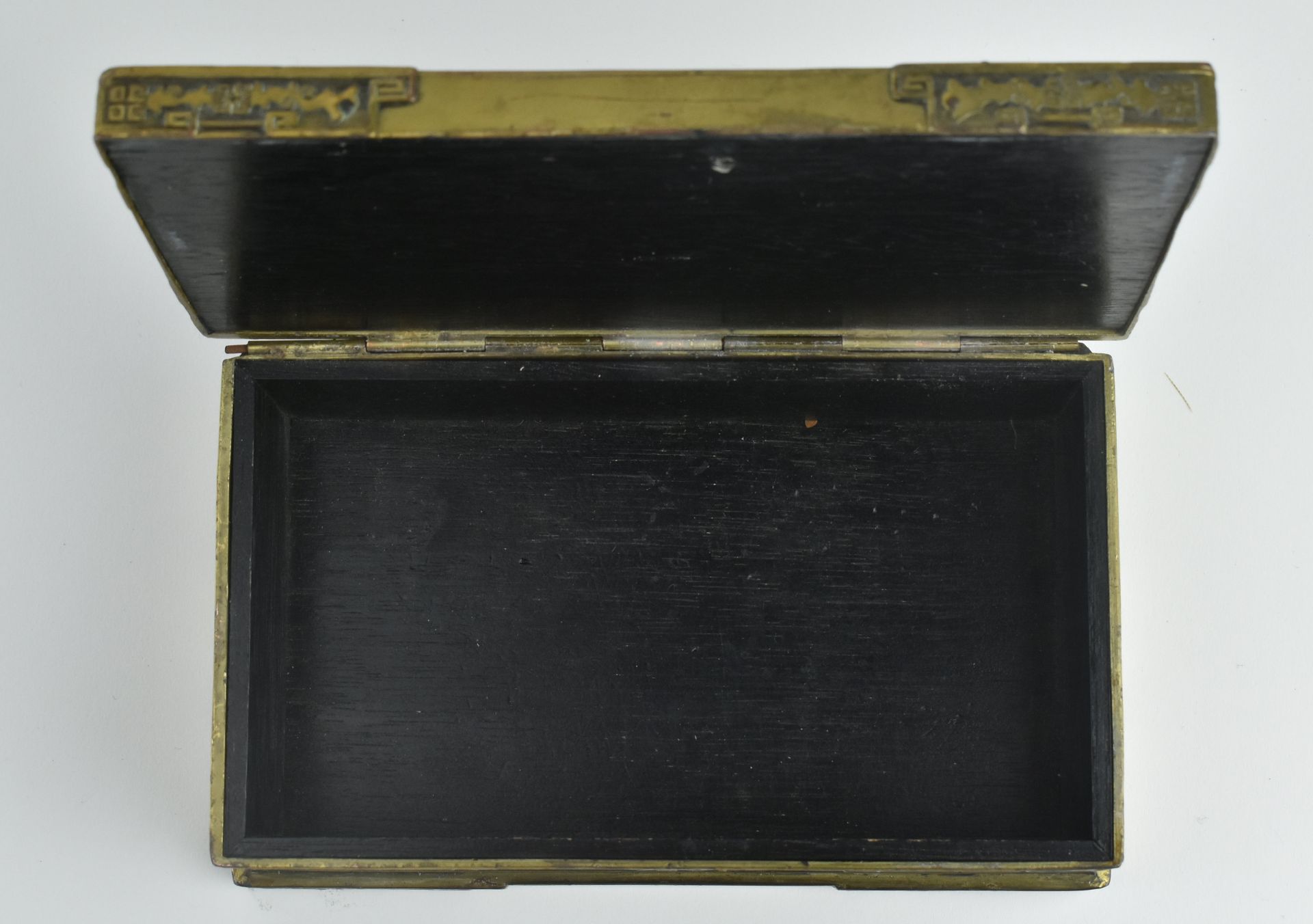 CHINESE BRASS LINED WOODEN BOX WITH HINGED COVER 铜镶木盒 - Bild 6 aus 8