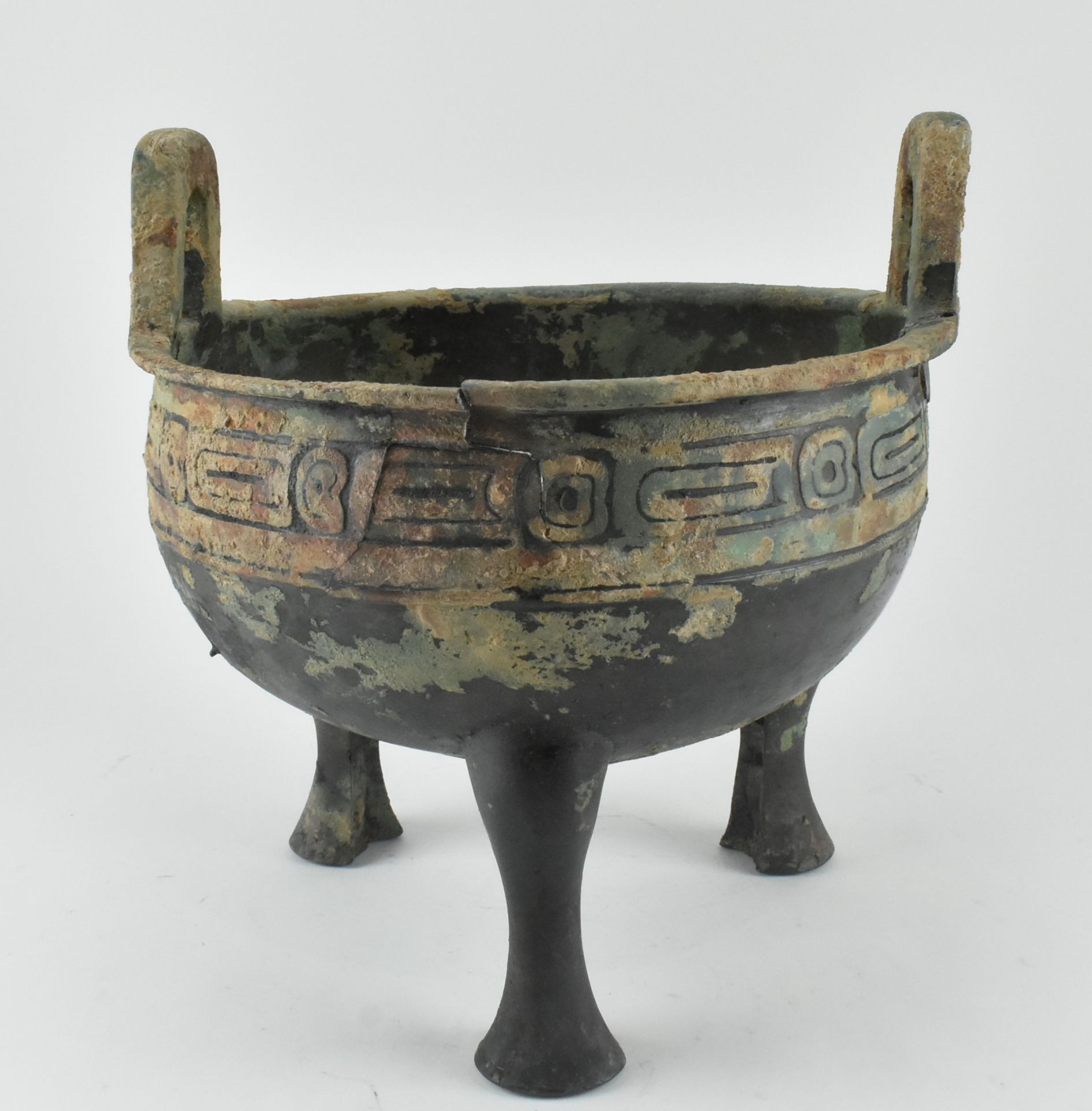 WESTERN ZHOU "RING MOTIF" BRONZE DING TRIPOD VESSEL 西周青铜鼎 - Image 3 of 10