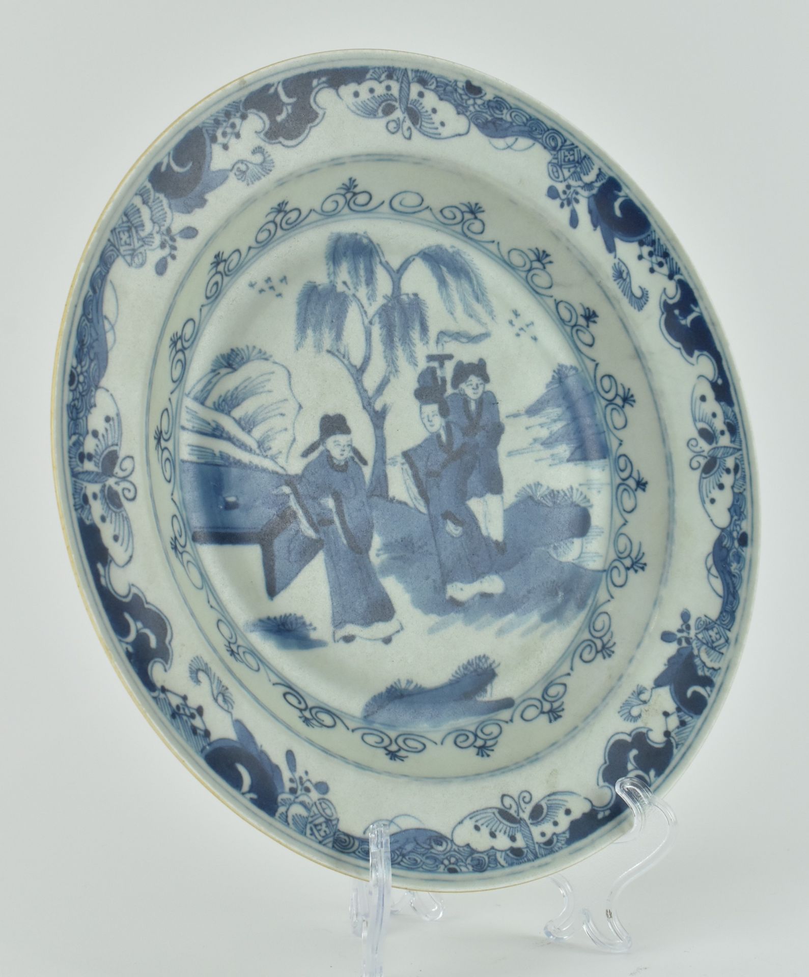 18TH CENTURY KANGXI PERIOD BLUE AND WHITE 清 青花“西厢记”人物盘 - Image 4 of 5
