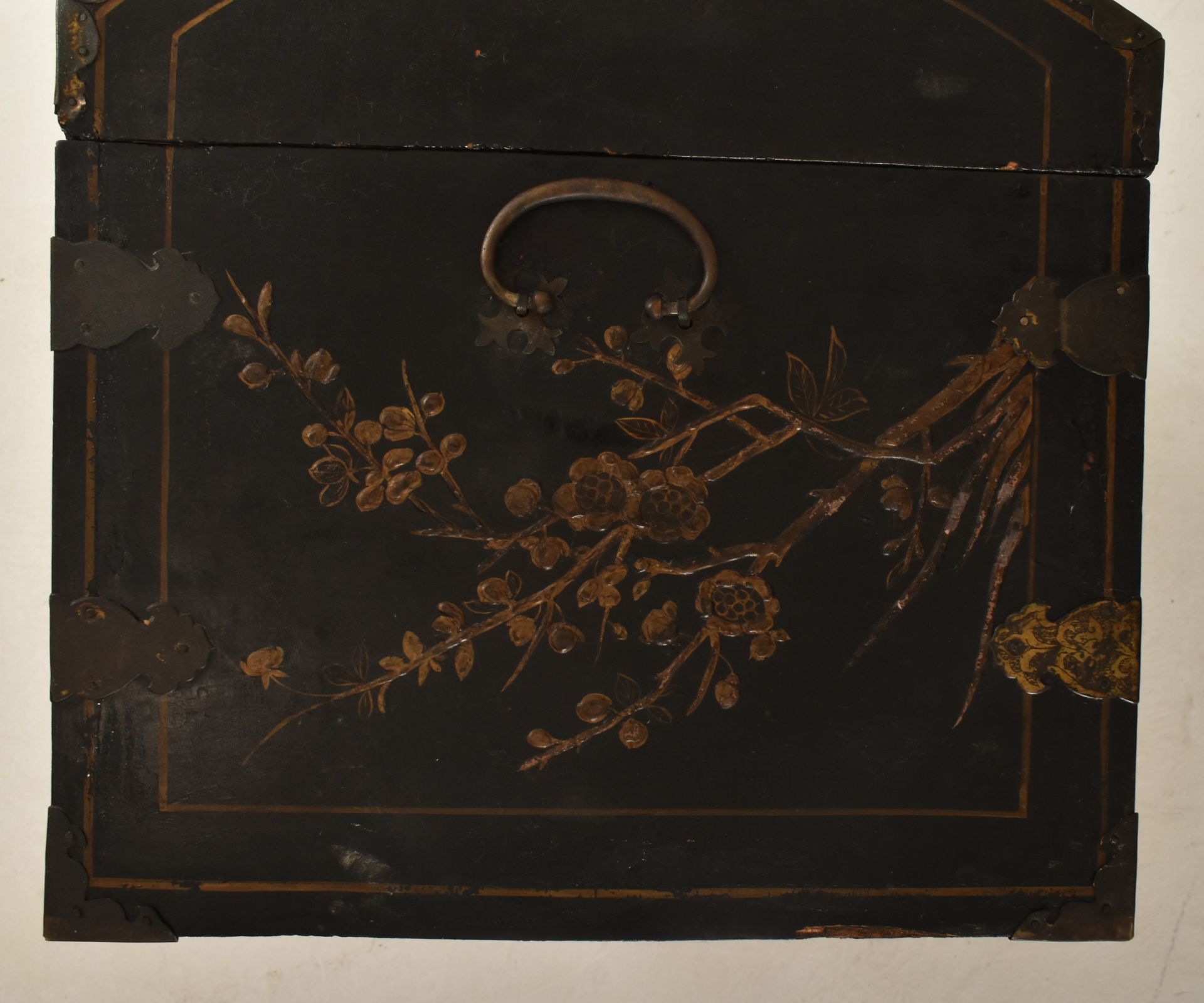 QING DYNASTY WOODEN LACQUERED STORAGE CHEST 清 富贵木宝箱 - Image 5 of 10