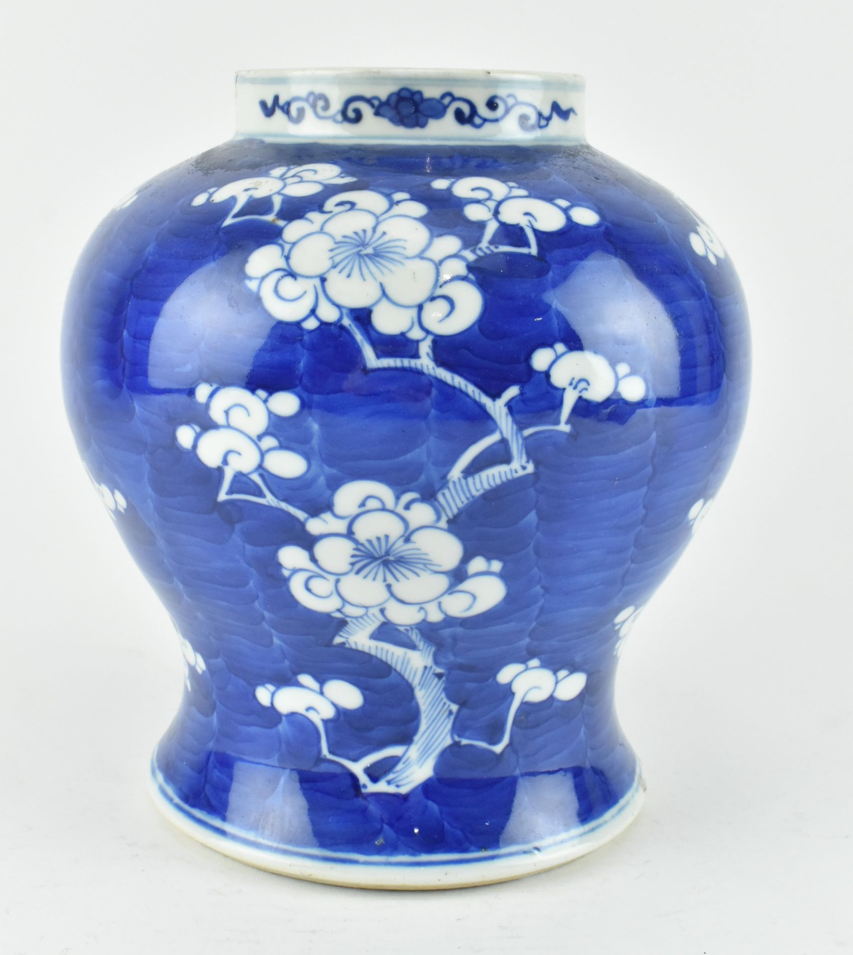 QING DYNASTY PRUNUS GINGER JAR 清 康熙款梅花罐 - Bild 3 aus 7