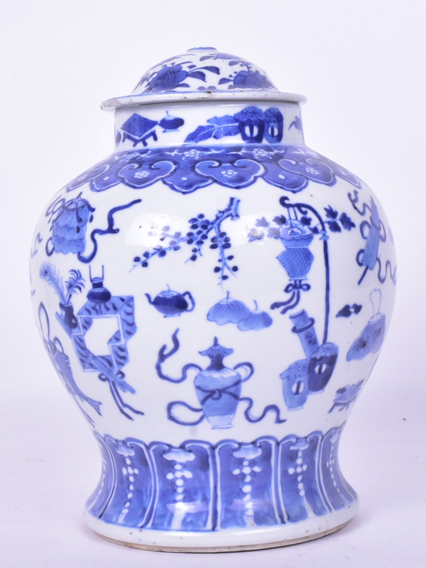 QING DYNASTY KANGXI BLUE AND WHITE JAR 清 康熙款青花博古罐 - Image 2 of 9