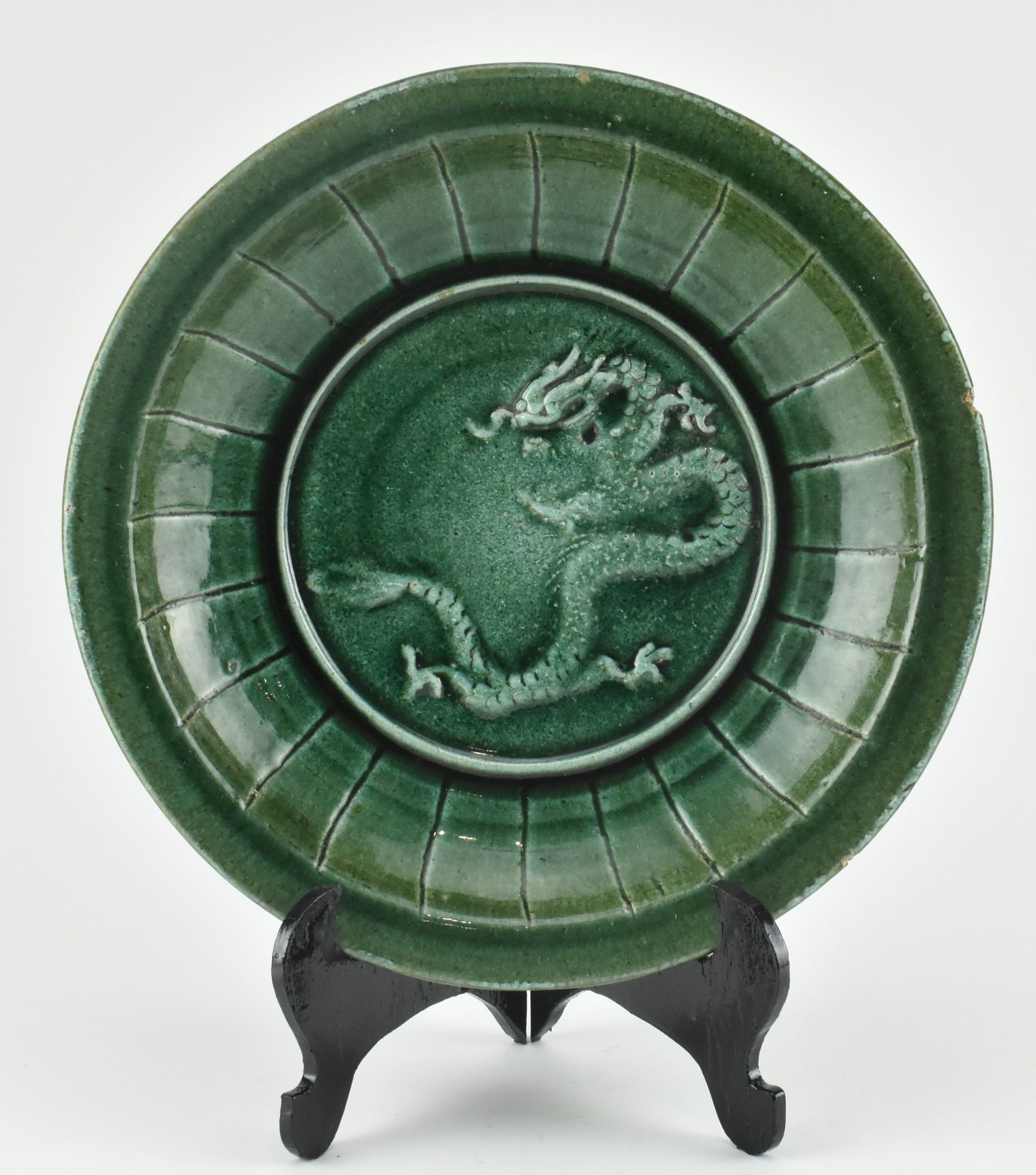 STONEWARE GREEN GLAZED "DRAGON" RELIEF CHARGER 绿釉三爪龙浮雕盘