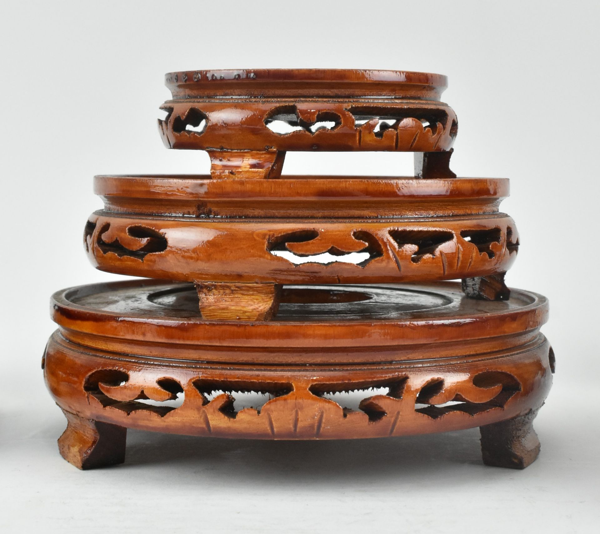 COLLECTION OF EIGHTEEN WOODEN DISPLAY STANDS 实木木架11个 - Image 5 of 10