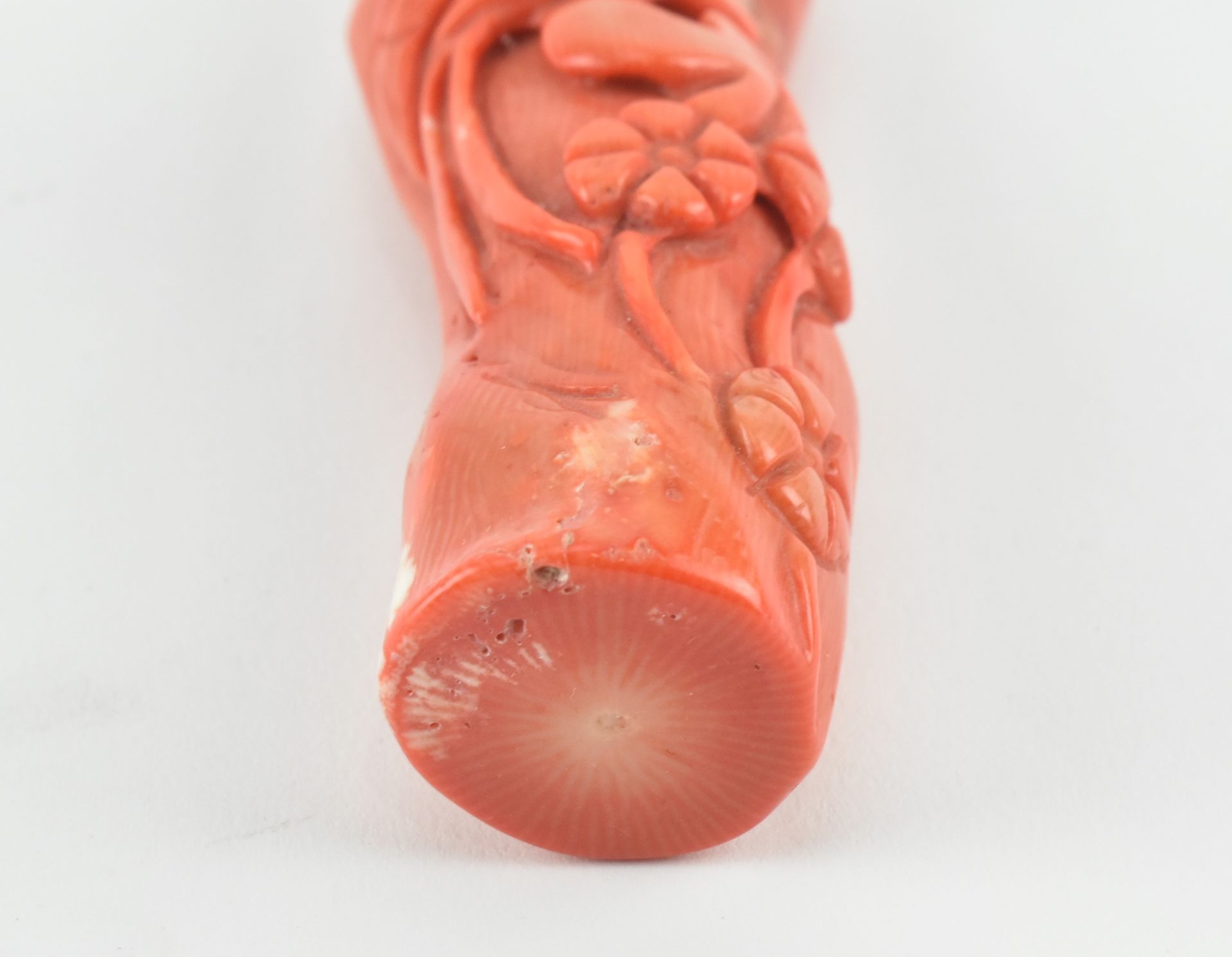 AGATE SNUFF BOTTLE AND A SEA BAMBOO CORAL PERFUME BOTTLE - Image 6 of 7