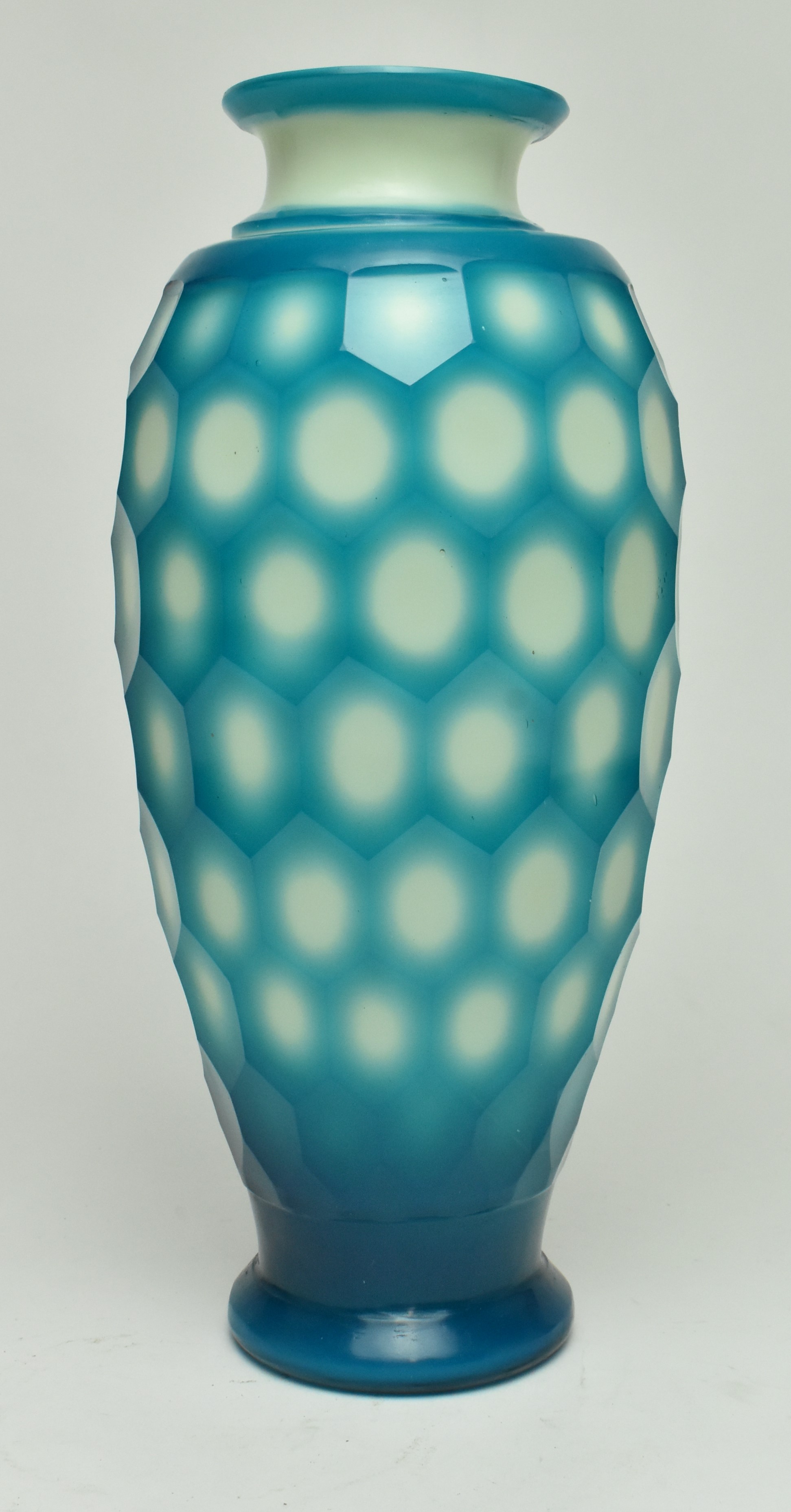 REPUBLIC PERIOD FACETED BLUE OVERLAY PEKING GLASS VASE