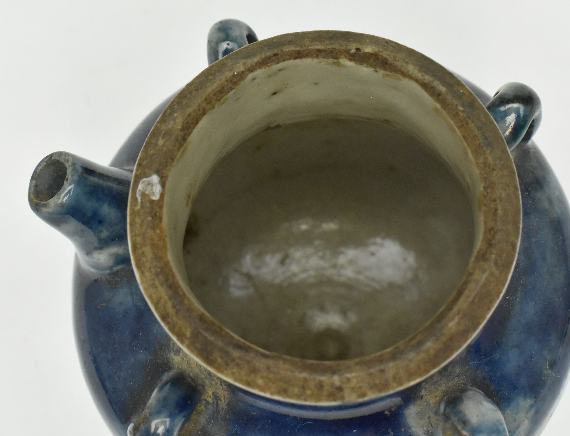 THREE QING DYNASTY AND LATER WATER DROPPER POT 清和以后水滴三个 - Image 6 of 7