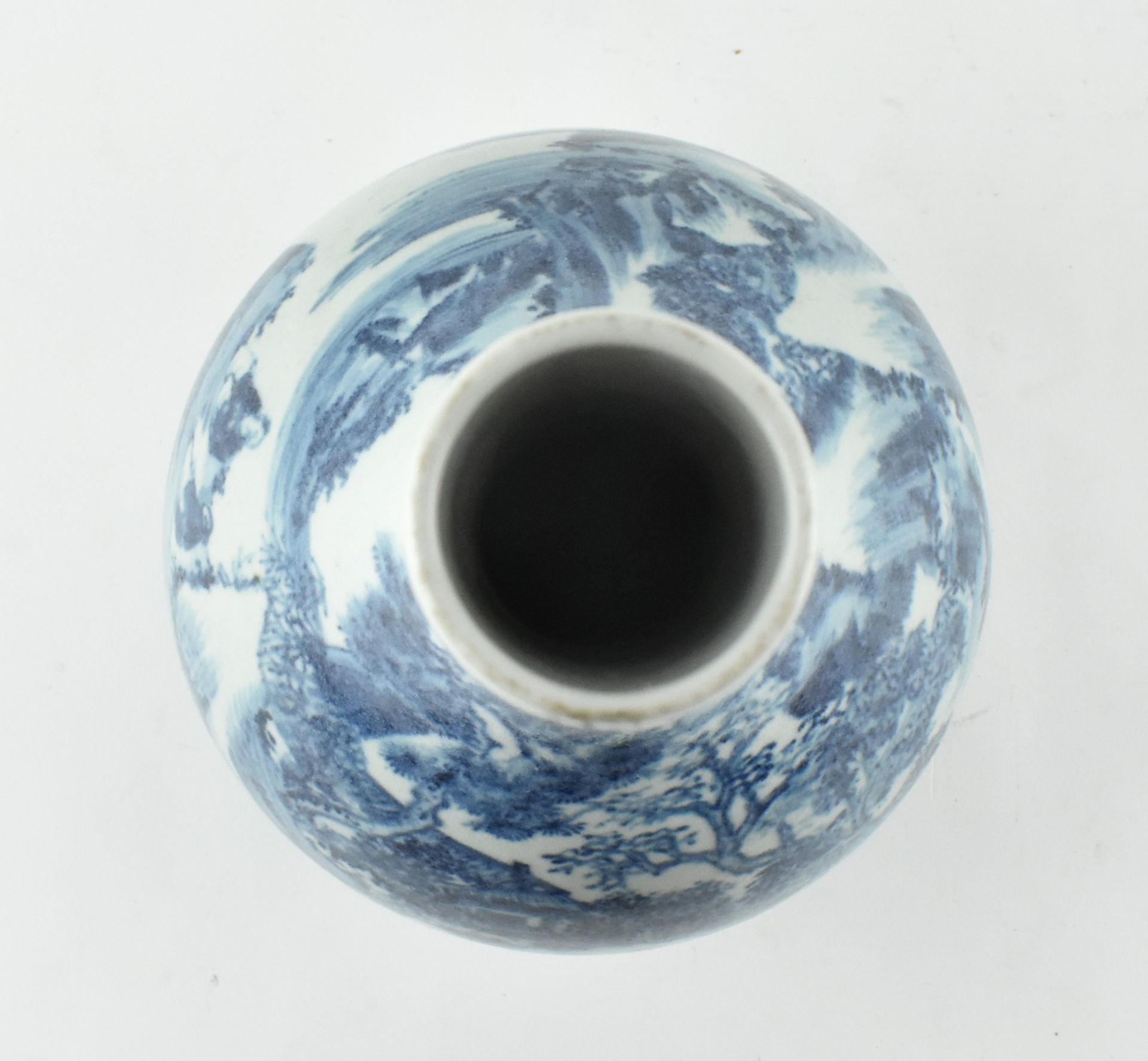 BLUE AND WHITE LANDSCAPE BOTTLE VASE 青花山水人物胆瓶 - Image 3 of 6