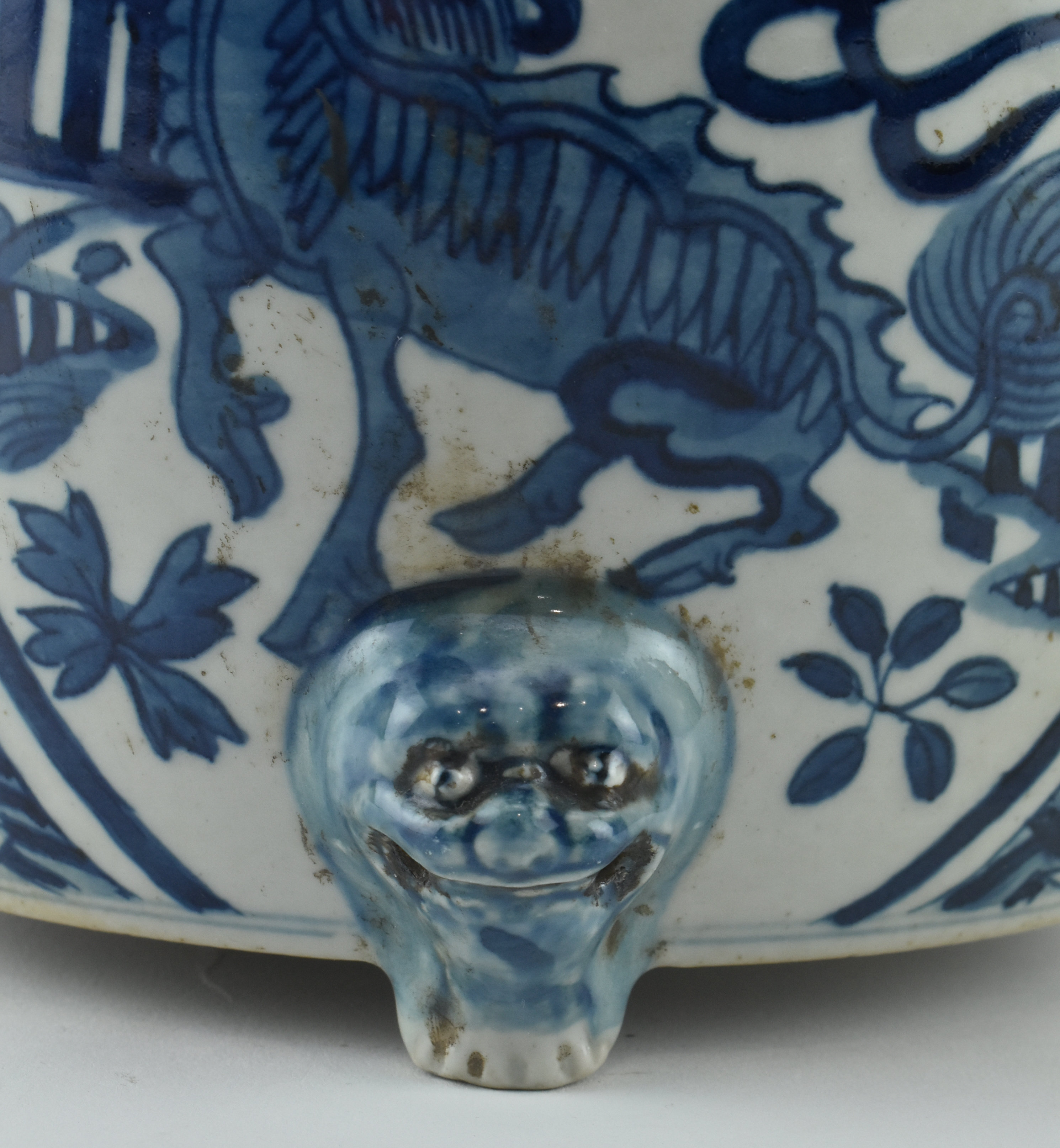 QING DYNASTY BLUE AND WHITE CENSER 清末 青花貔貅 香炉 - Image 3 of 8