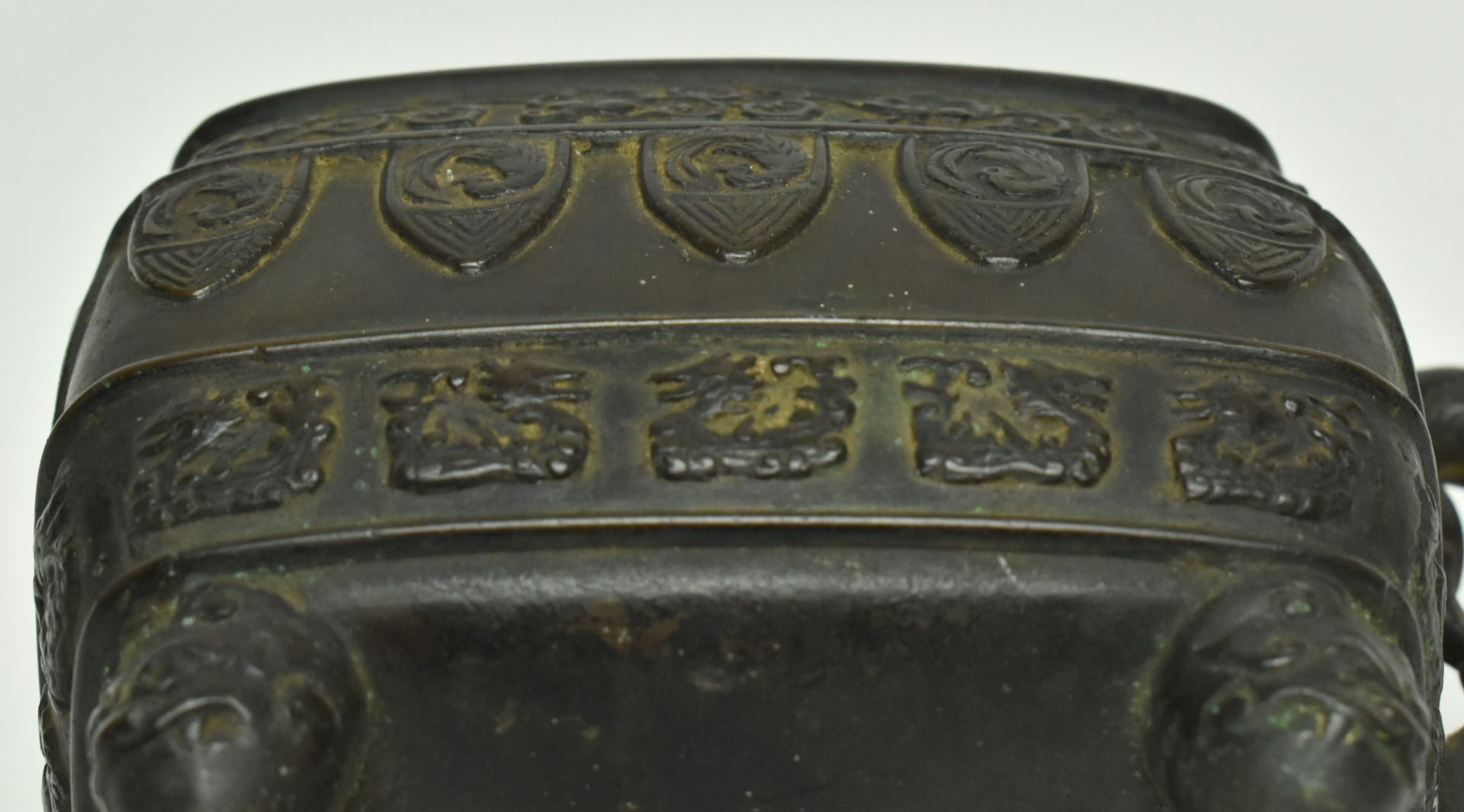 POSSIBLY MING OR LATER BRONZE CENSER COVER 铜香炉 - Bild 6 aus 7