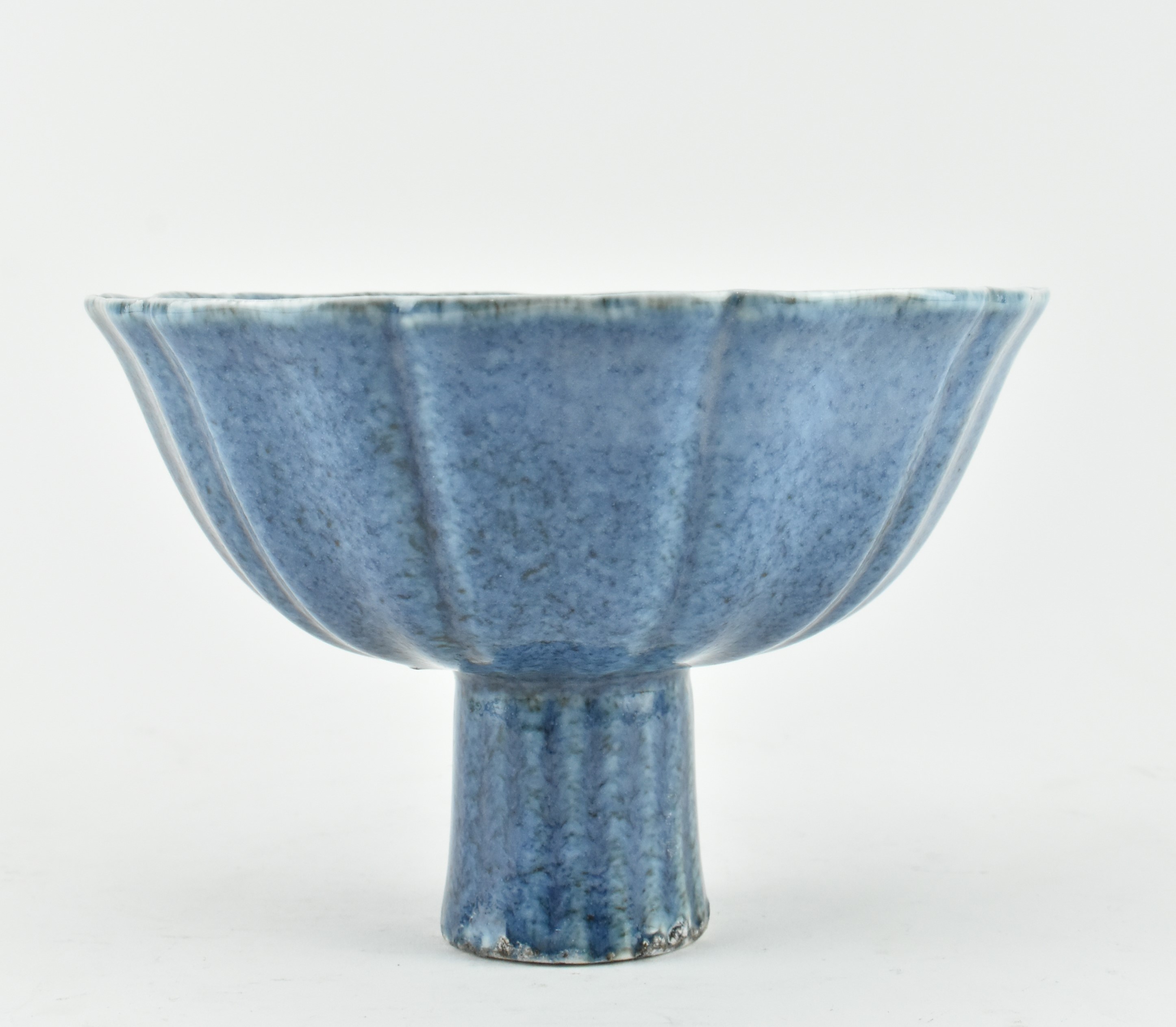 POWDER-BLUE LOTUS RIM STEM BOWL, MING MARKED 宣德款 莲花高脚杯 - Image 3 of 8