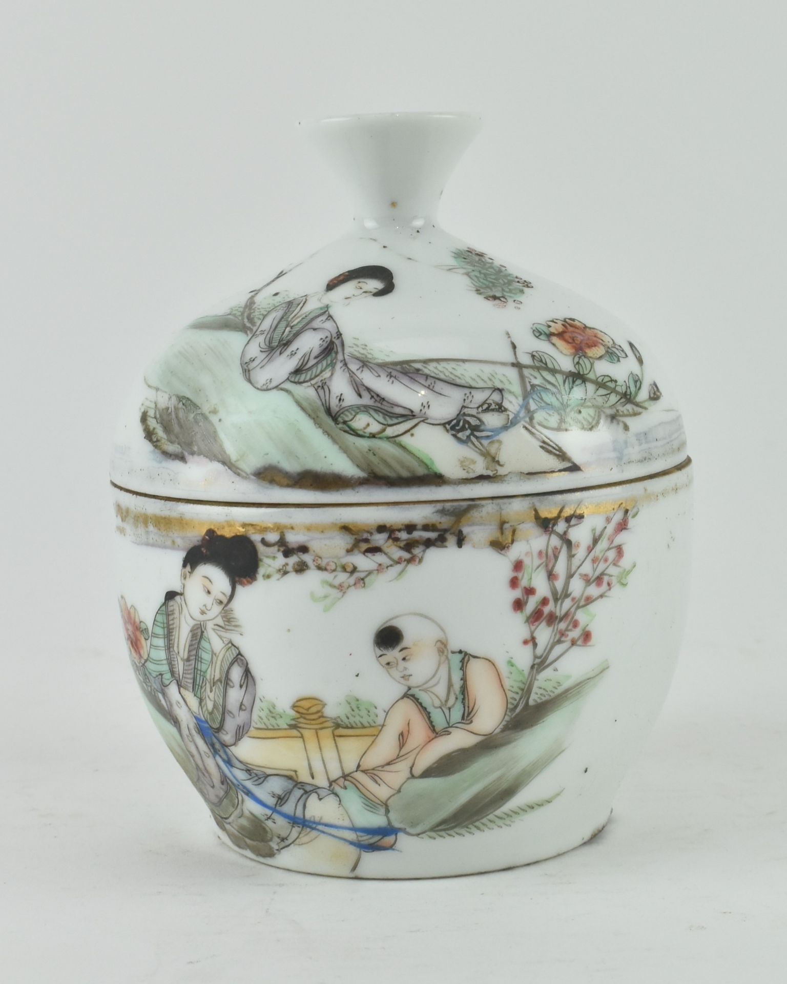 REPUBLIC PERIOD FAMILLE ROSE JAR WITH LID 民国粉彩人物罐 - Bild 2 aus 9