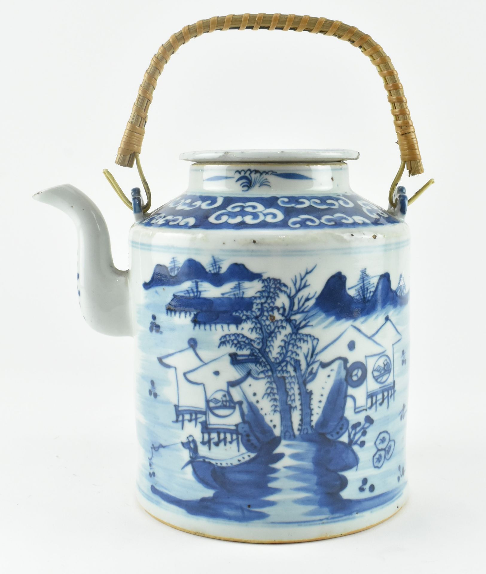 LARGE QING BLUE AND WHITE TEA POT 晚清 青花提梁壶