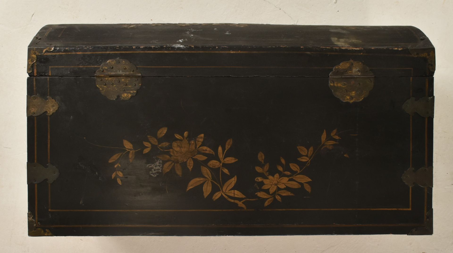 QING DYNASTY WOODEN LACQUERED STORAGE CHEST 清 富贵木宝箱 - Image 7 of 10