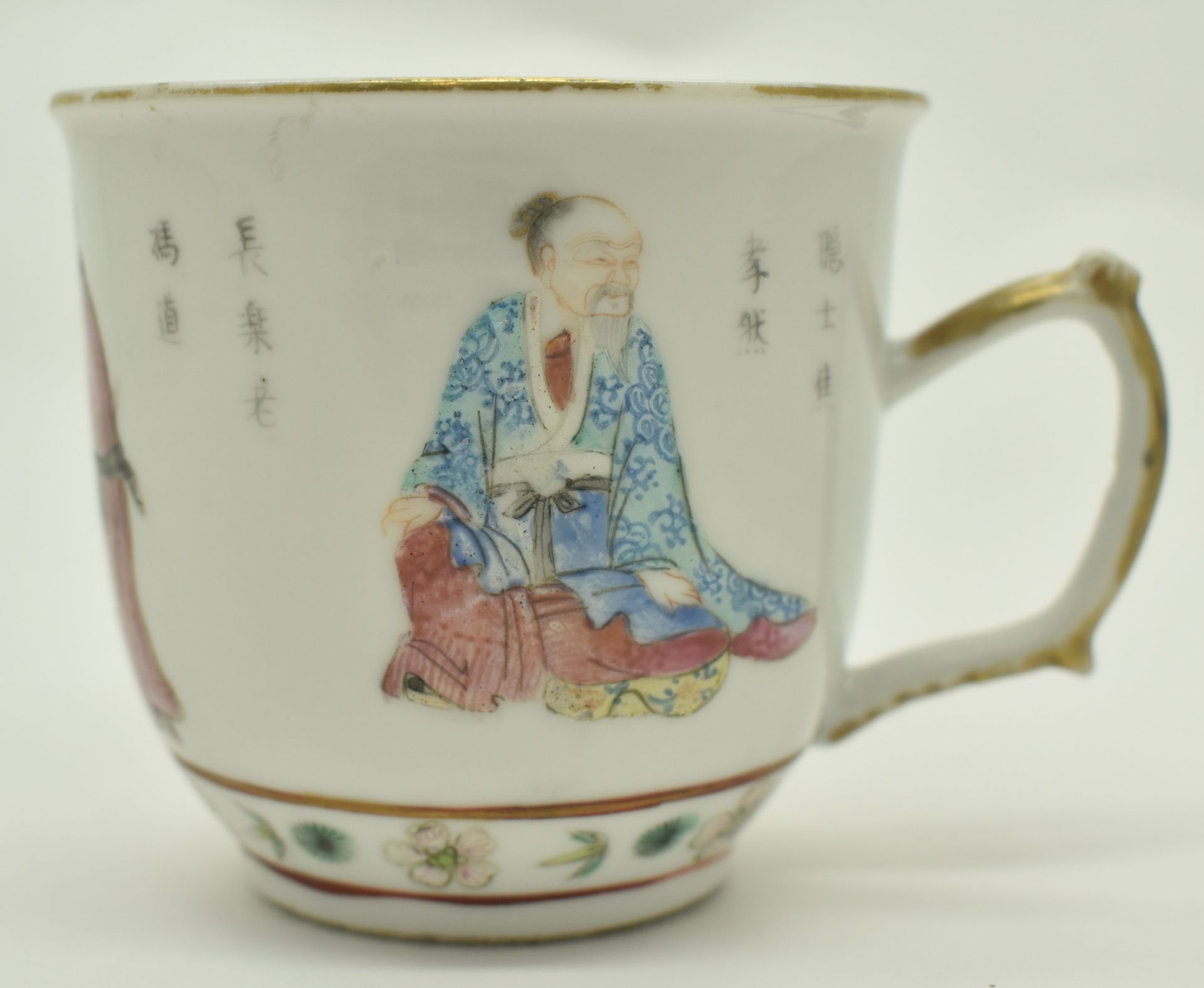 FAMILLE ROSE WU SHUANG PU CUP WITH HANDLE 道光粉彩无双谱人物杯 - Bild 2 aus 13