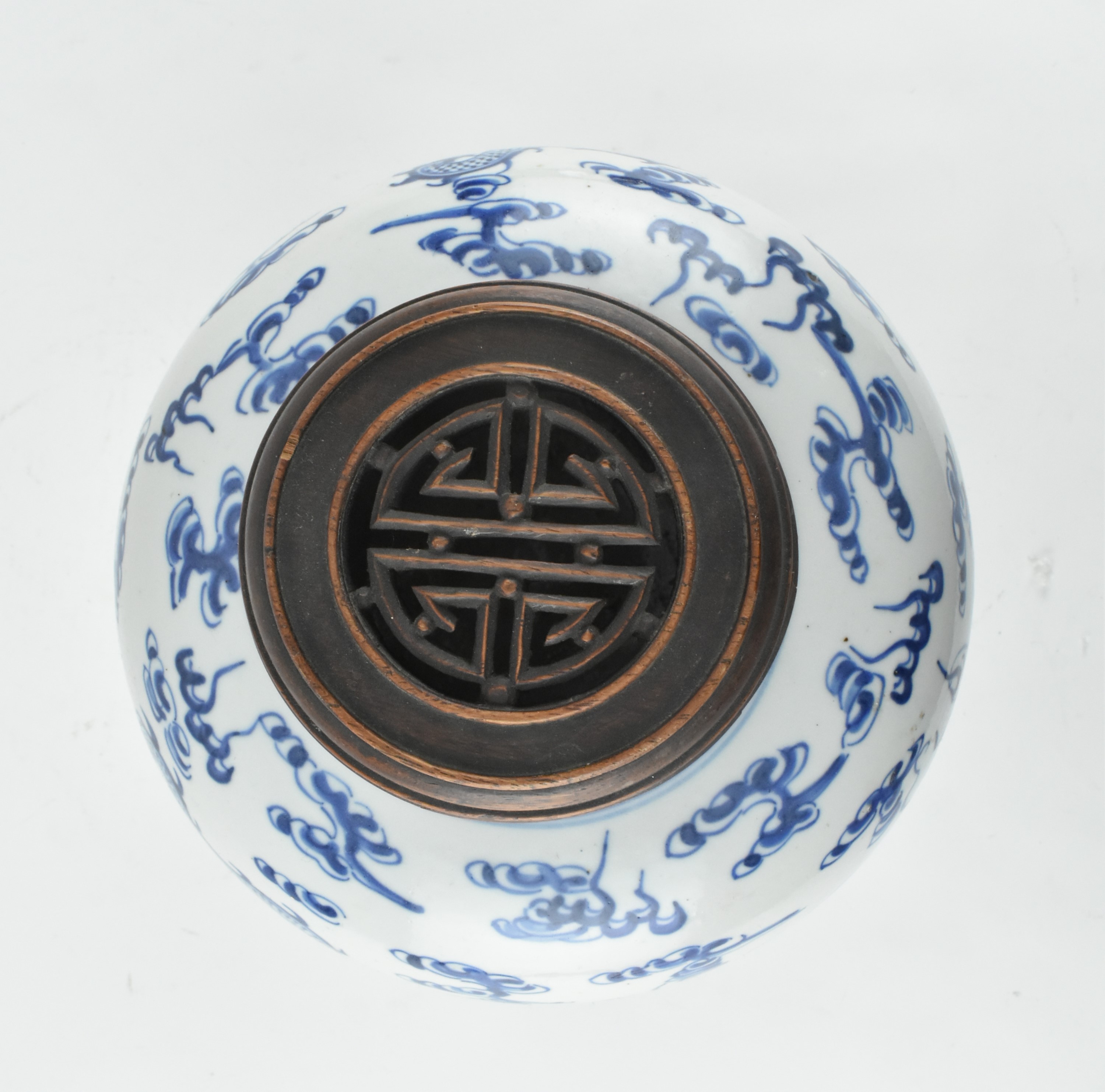 BLUE AND WHITE TWIN DRAGON WITH PEARL JAR 清末 双龙戏珠罐 - Image 3 of 6