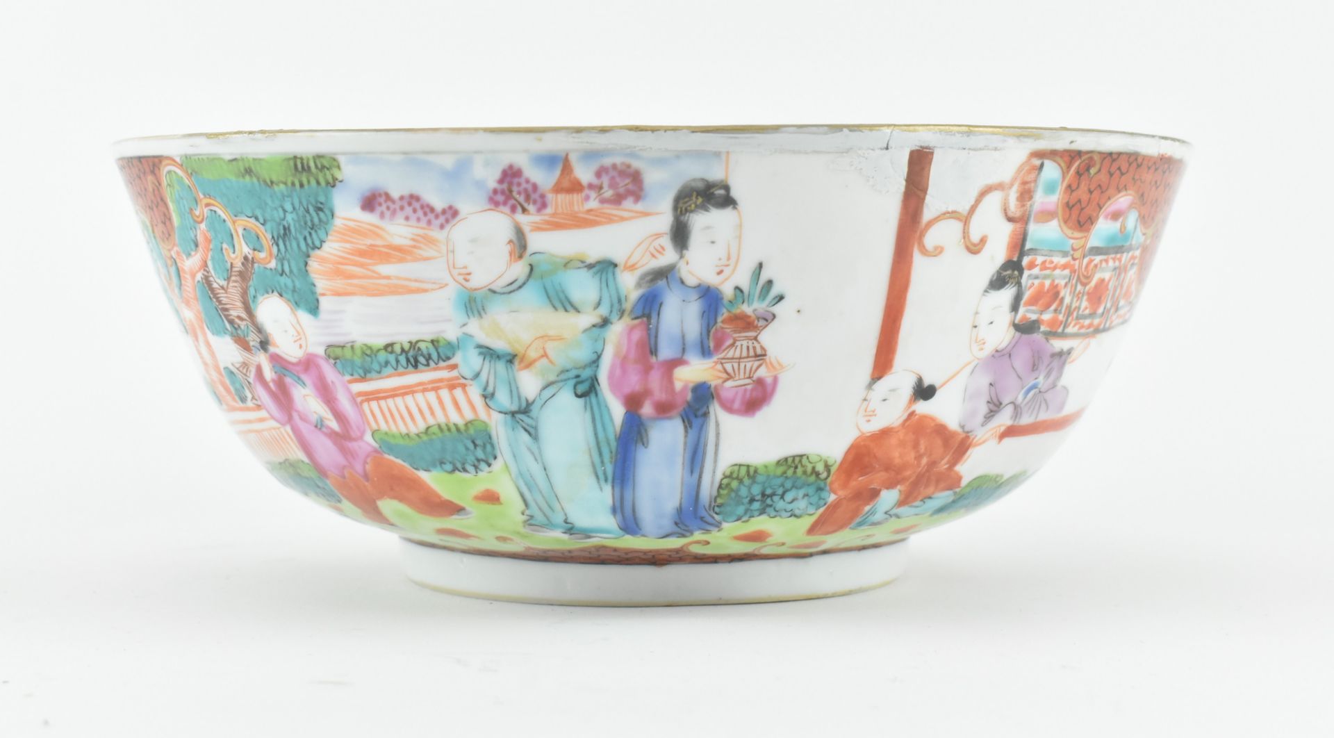 QING DYNASTY FAMILLE ROSE FIGURINE BOWL 清 粉彩人物碗 - Image 2 of 6