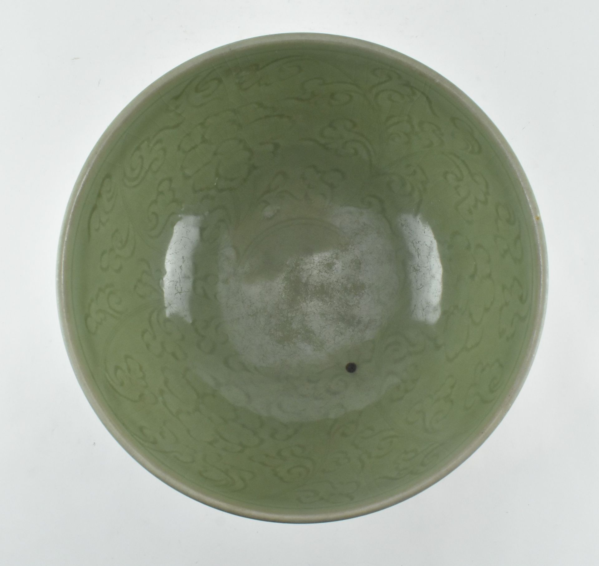 LARGE LONGQUAN CELADON BOWL 龙泉青釉大碗 - Image 4 of 8