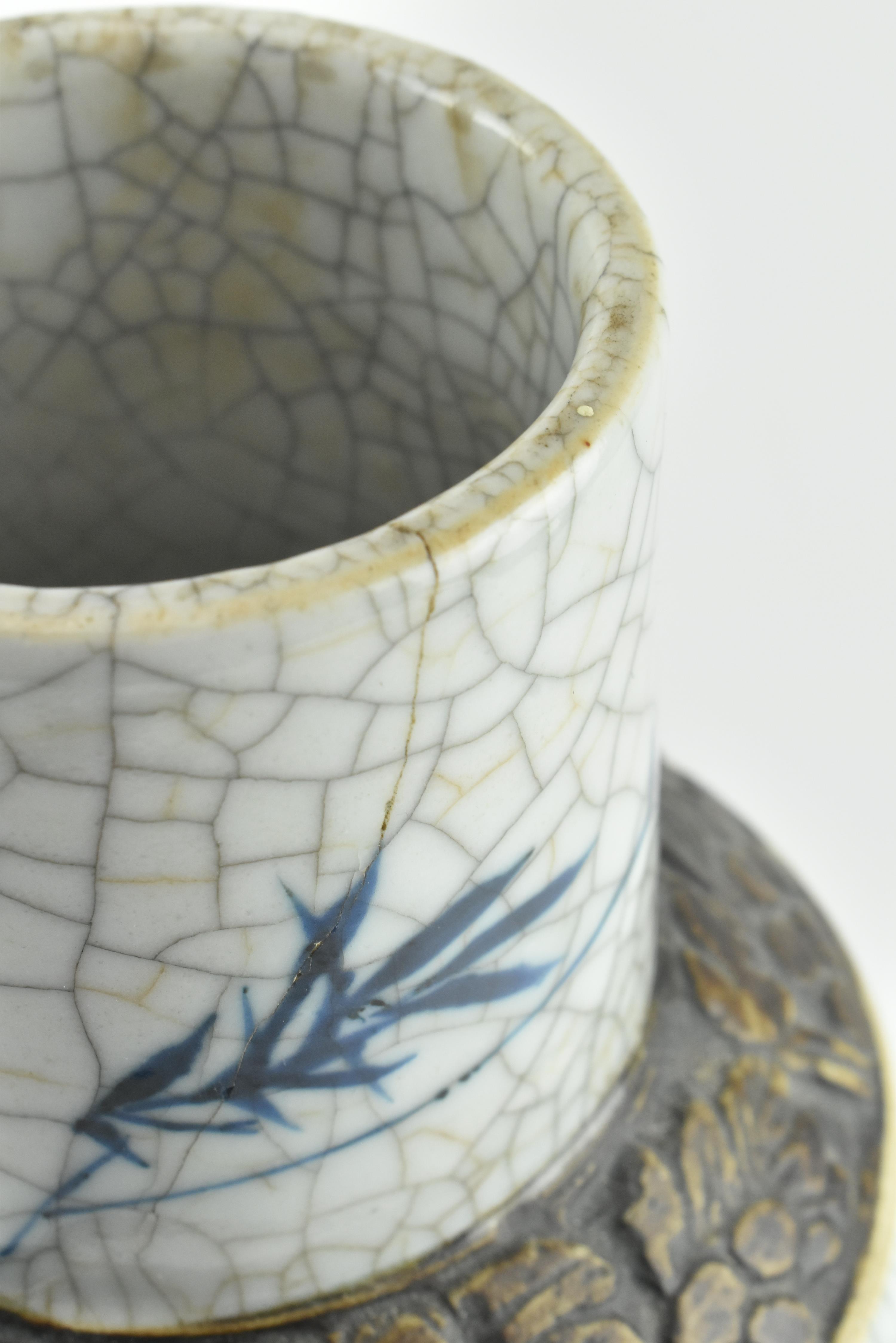 QING CRACKLE GLAZED BLUE AND WHITE VASE 清仿哥窑青花龙纹瓶 - Image 5 of 7