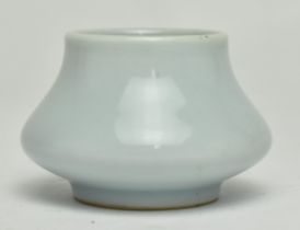 CELADON GLAZED WATER POT, QIANGLONG MARK 乾隆青釉水丞