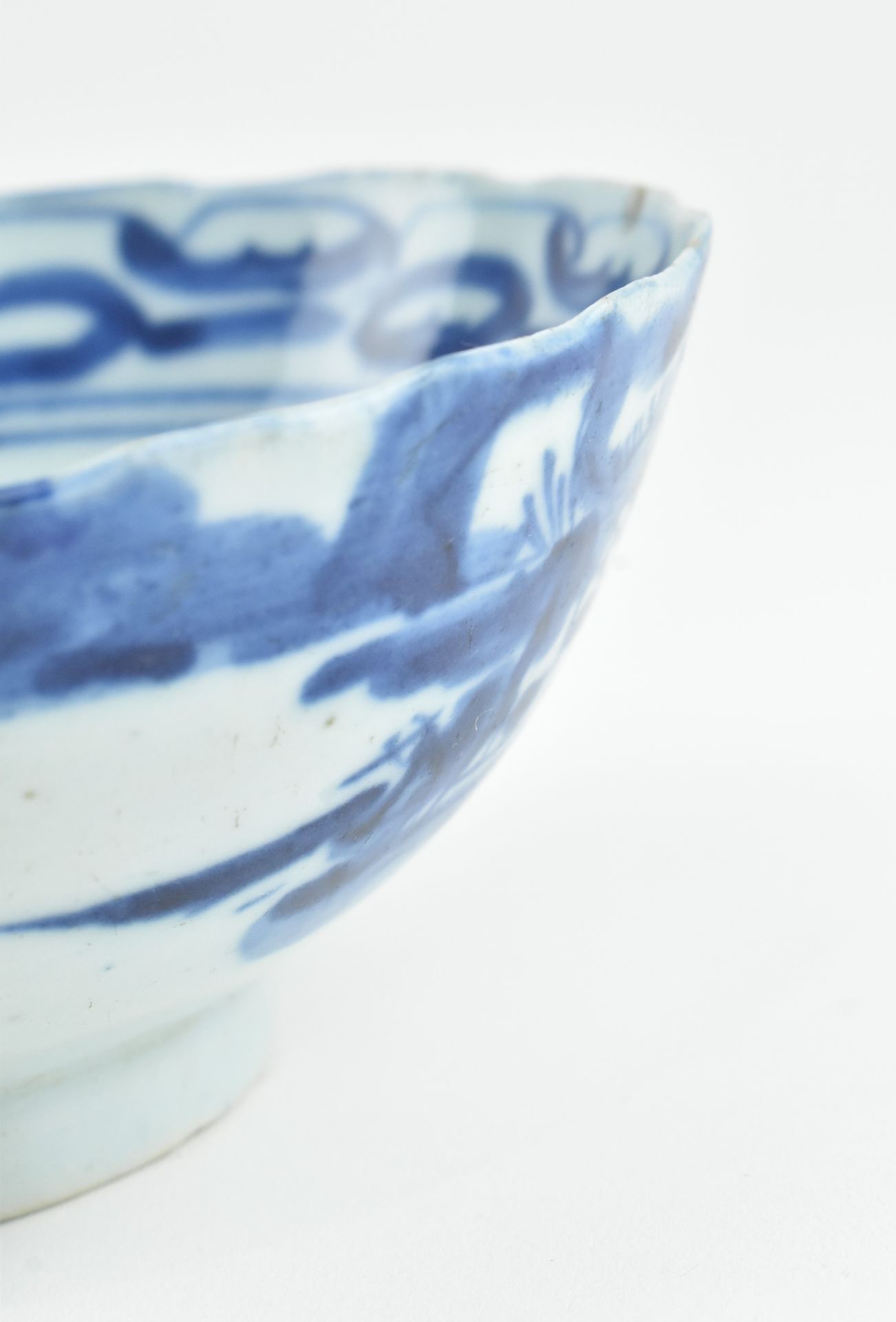 QING DYNASTY BLUE AND WHITE BOWL 清 青花山水碗 - Bild 6 aus 8