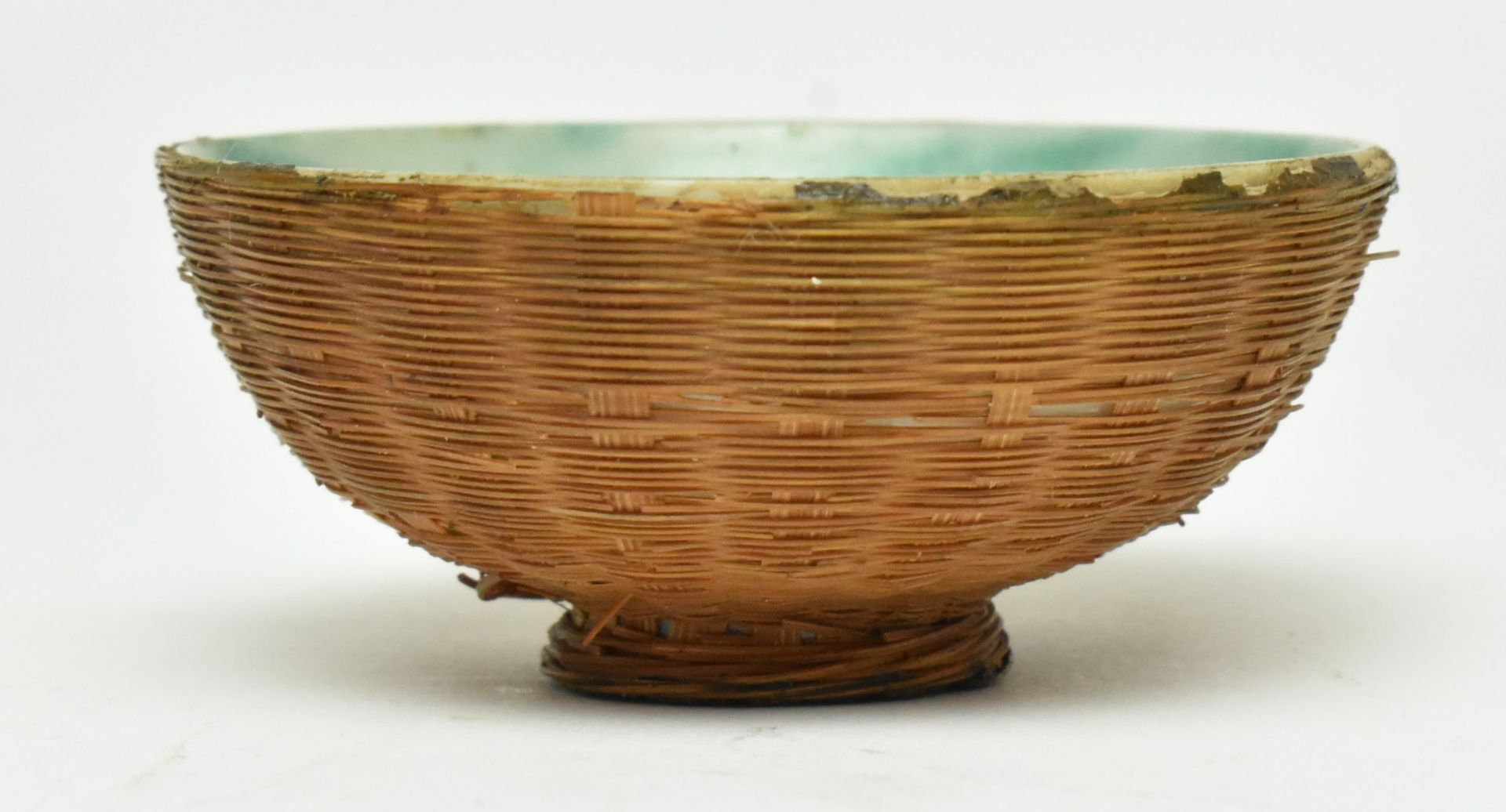 JAPANESE HANDPAINTED GEISHA MINIATURE BOWL IN WOVEN BASKET - Image 2 of 6