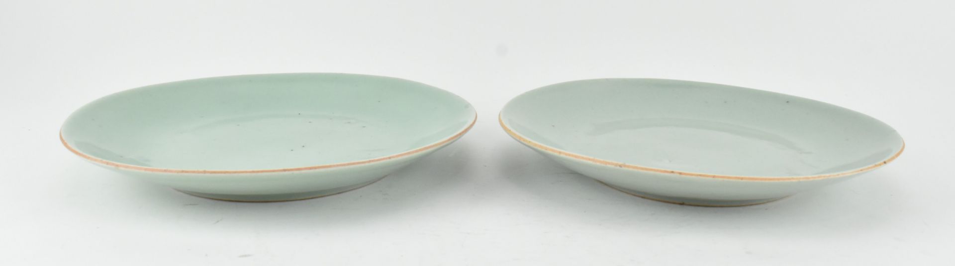 PAIR OF QING DYNASTY CELADON PLATES 清 青釉盘子一对 - Bild 3 aus 7